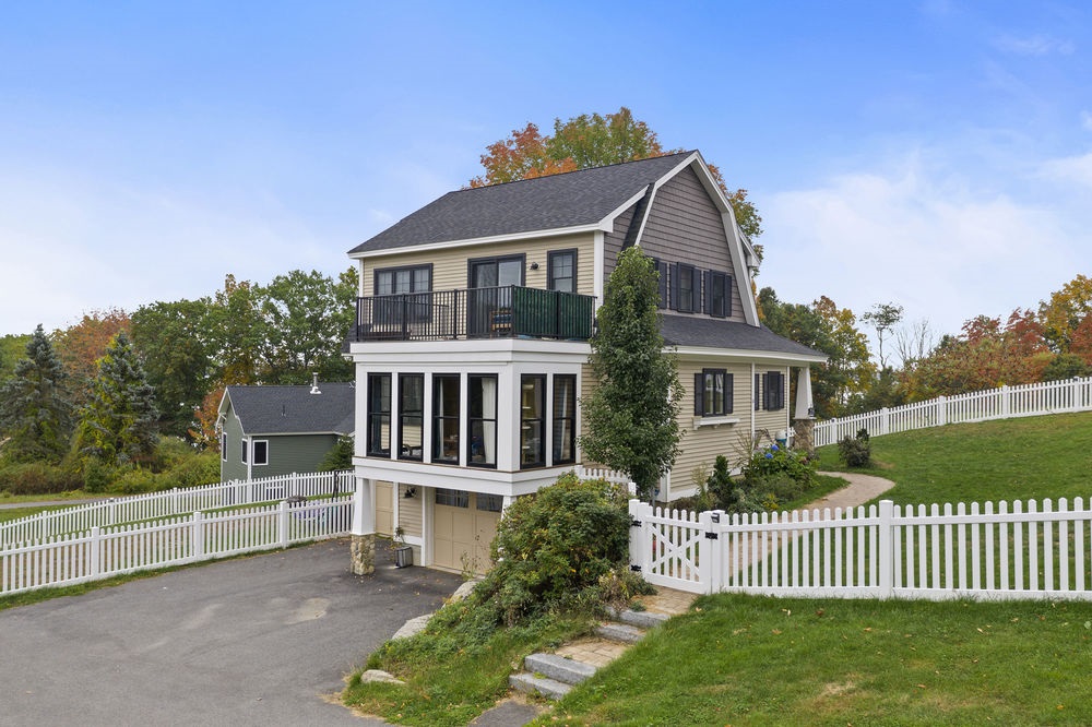 Photo of 12 Lookout Place Drive Newmarket NH 03857
