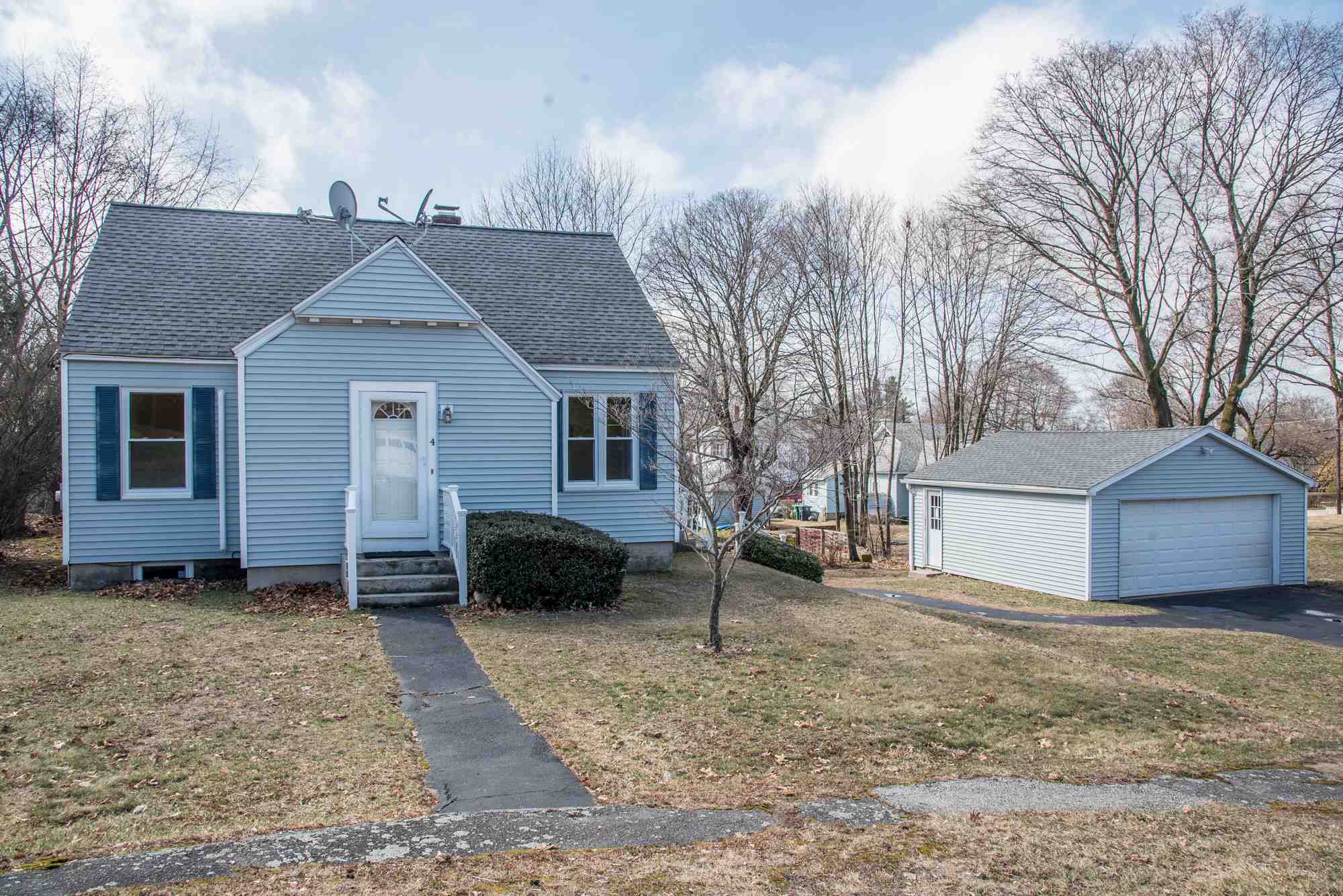 4 Mountain View Street Nashua, NH Photo