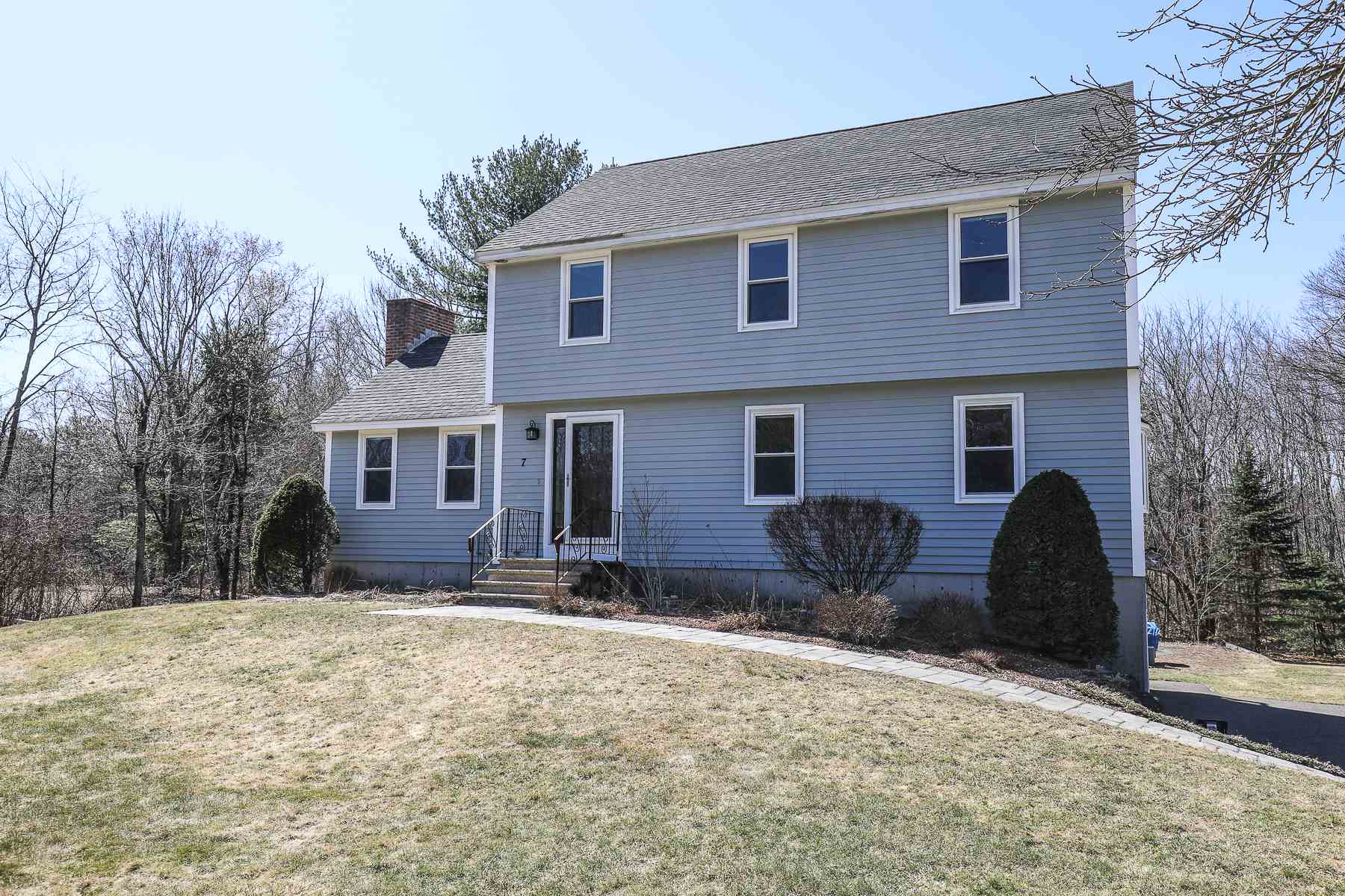 7 Apple Blossom Drive Londonderry, NH Photo