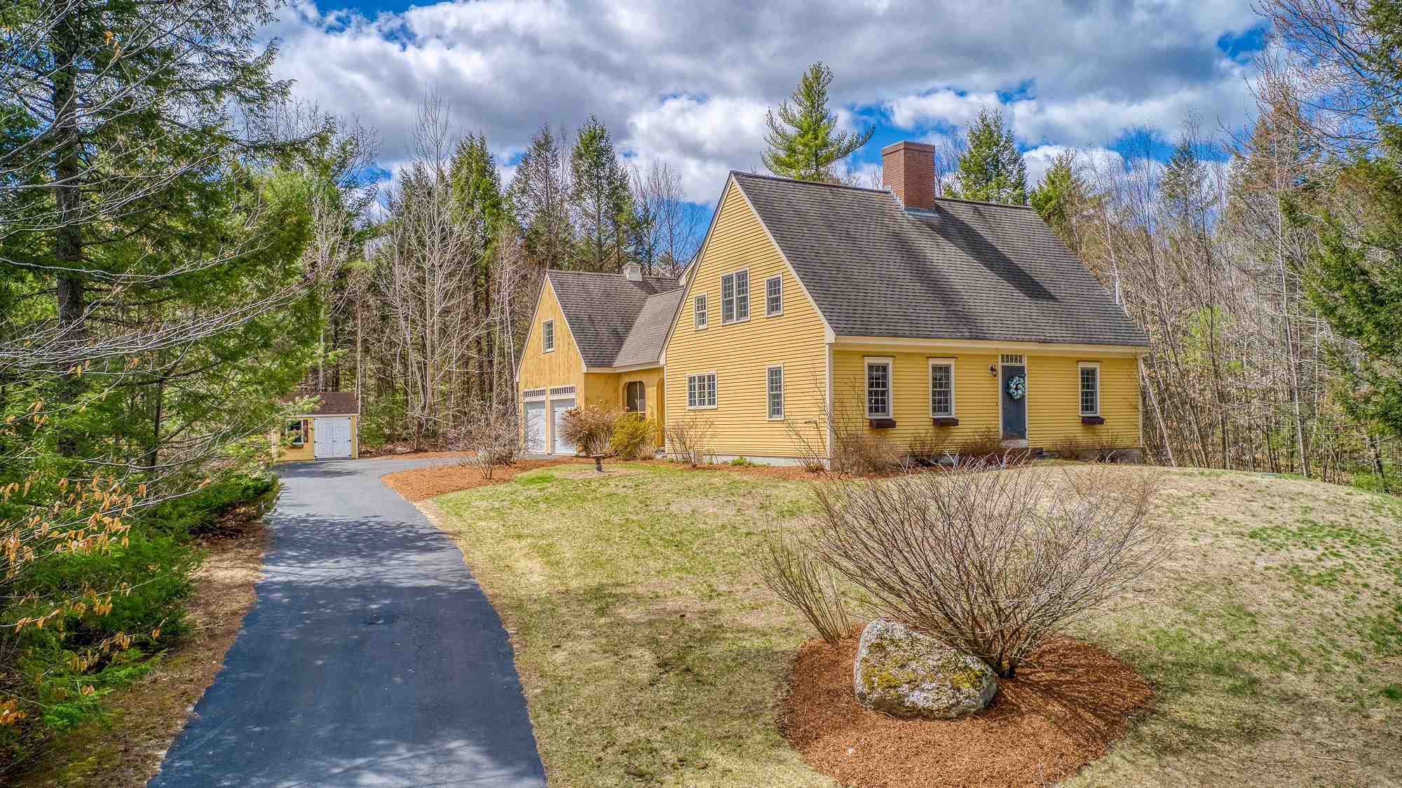 82 CARRIAGE Road New Boston, NH Photo