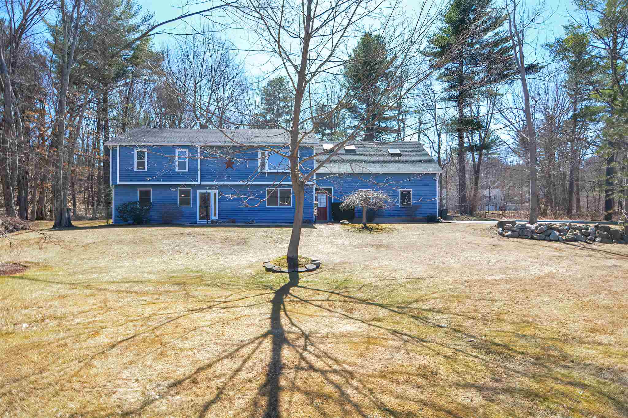 20 Chestnut Hill Drive Londonderry, NH Photo
