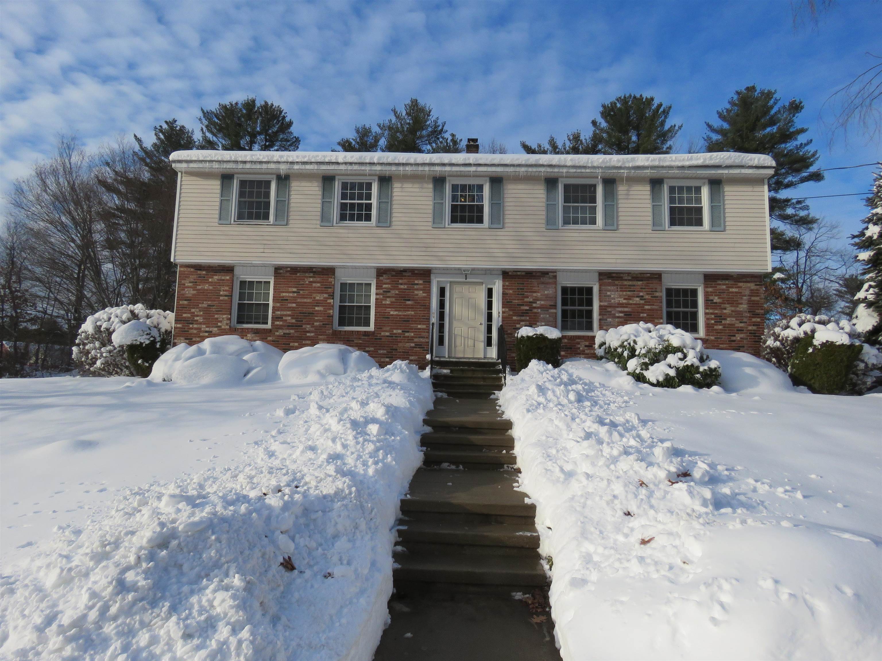 1 Colonial Road, Windham, New Hampshire, NH 03087, 2 Bedrooms Bedrooms, 4 Rooms Rooms,1 BathroomBathrooms,Condos,For Rent,4894052