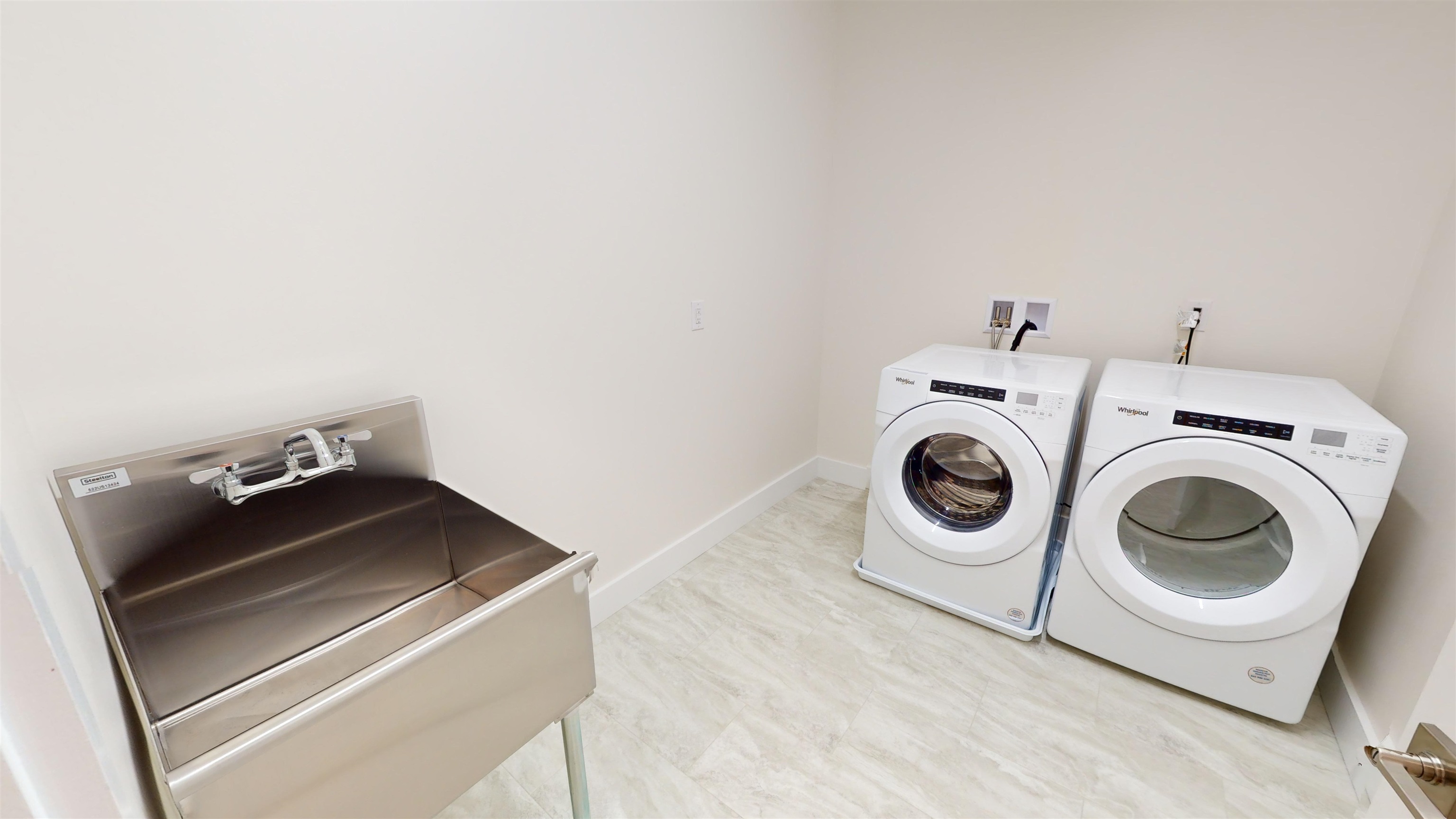 LAUNDRY WITH UTILITY SINK