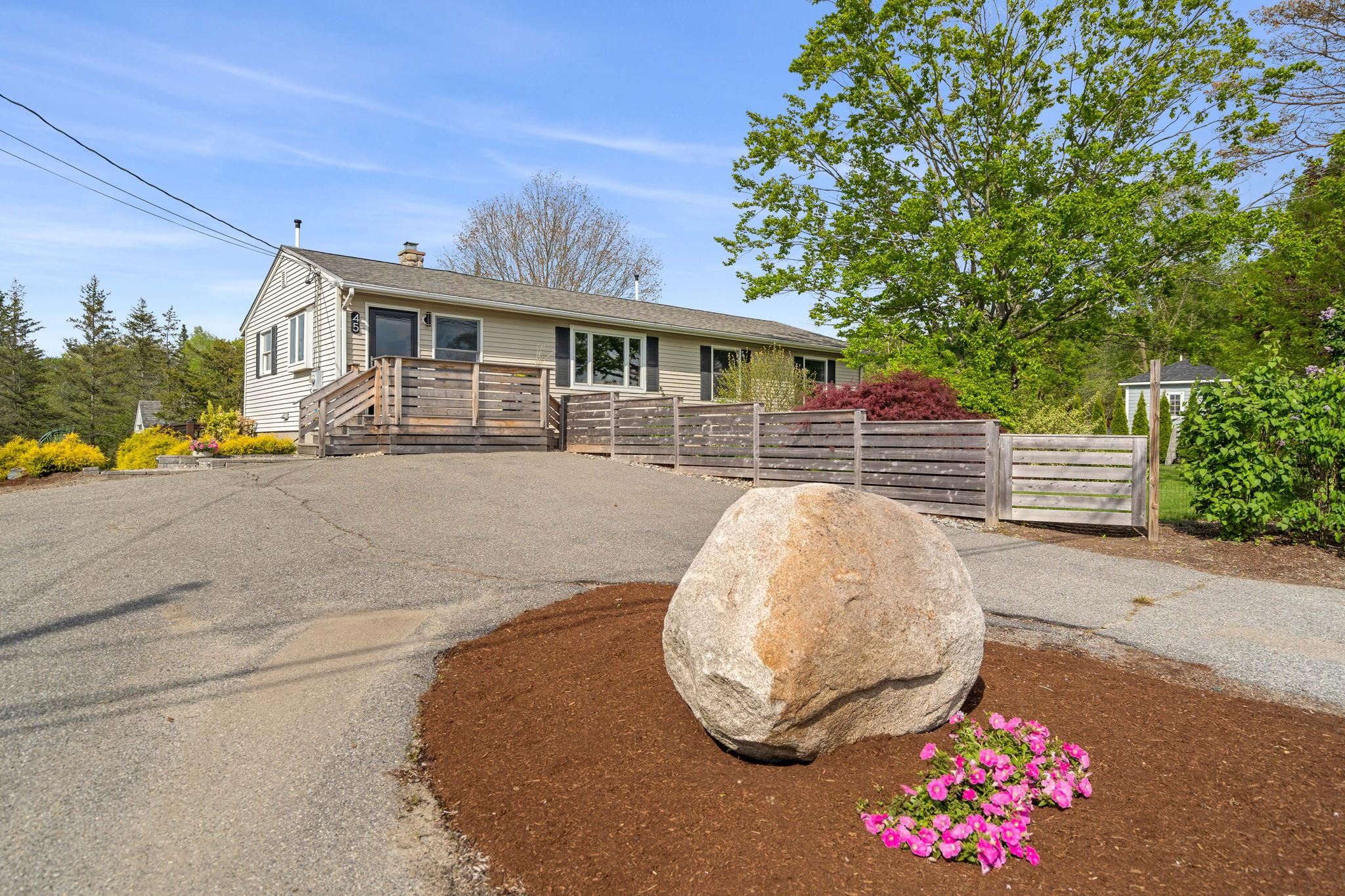 45 NORTH ROAD, NORTH HAMPTON, NH 03862 – Russell Associates