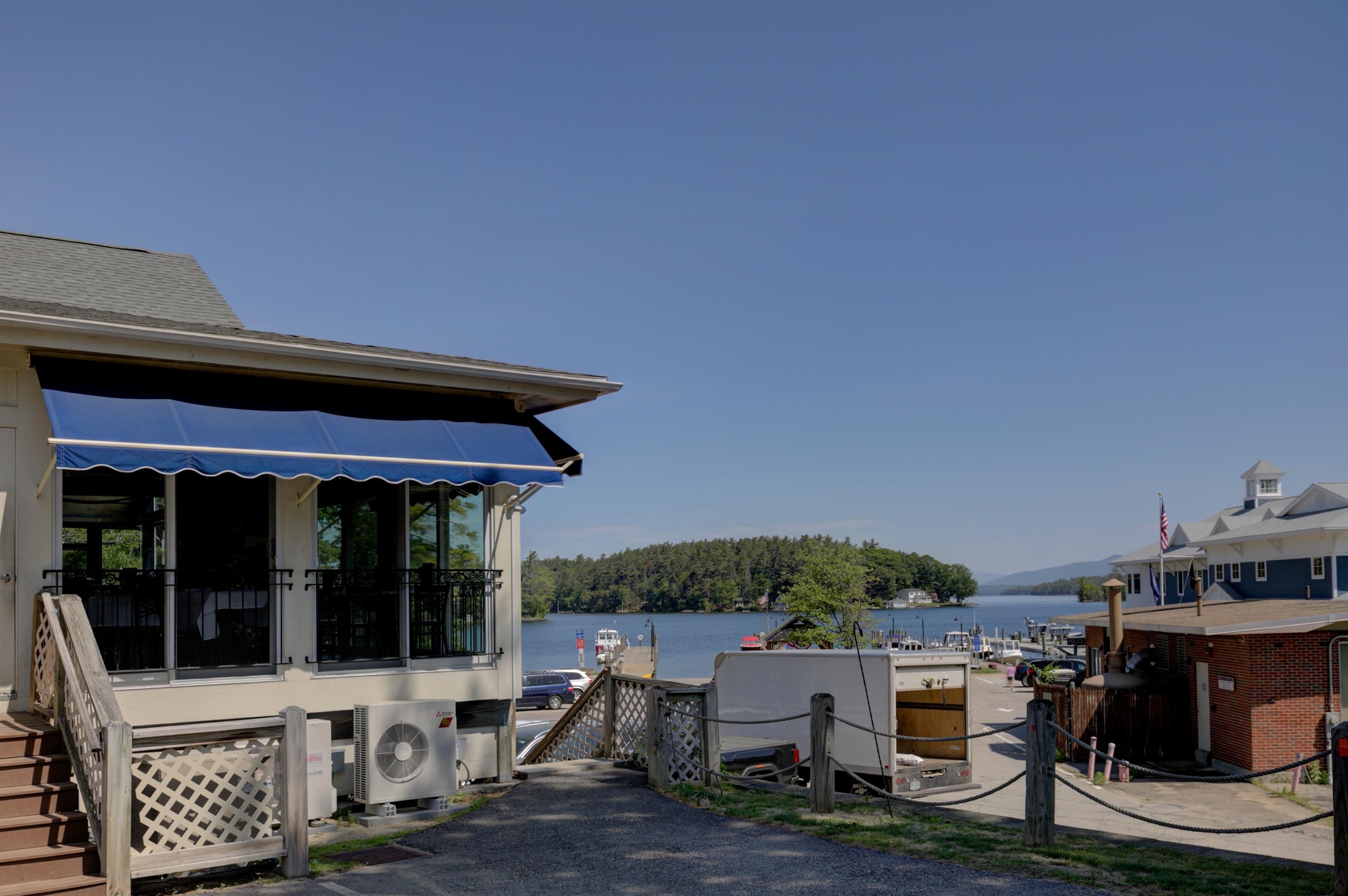The lakeside restaurant  "Breezies" is just a a couple hundred yards from 41 Glendale Place