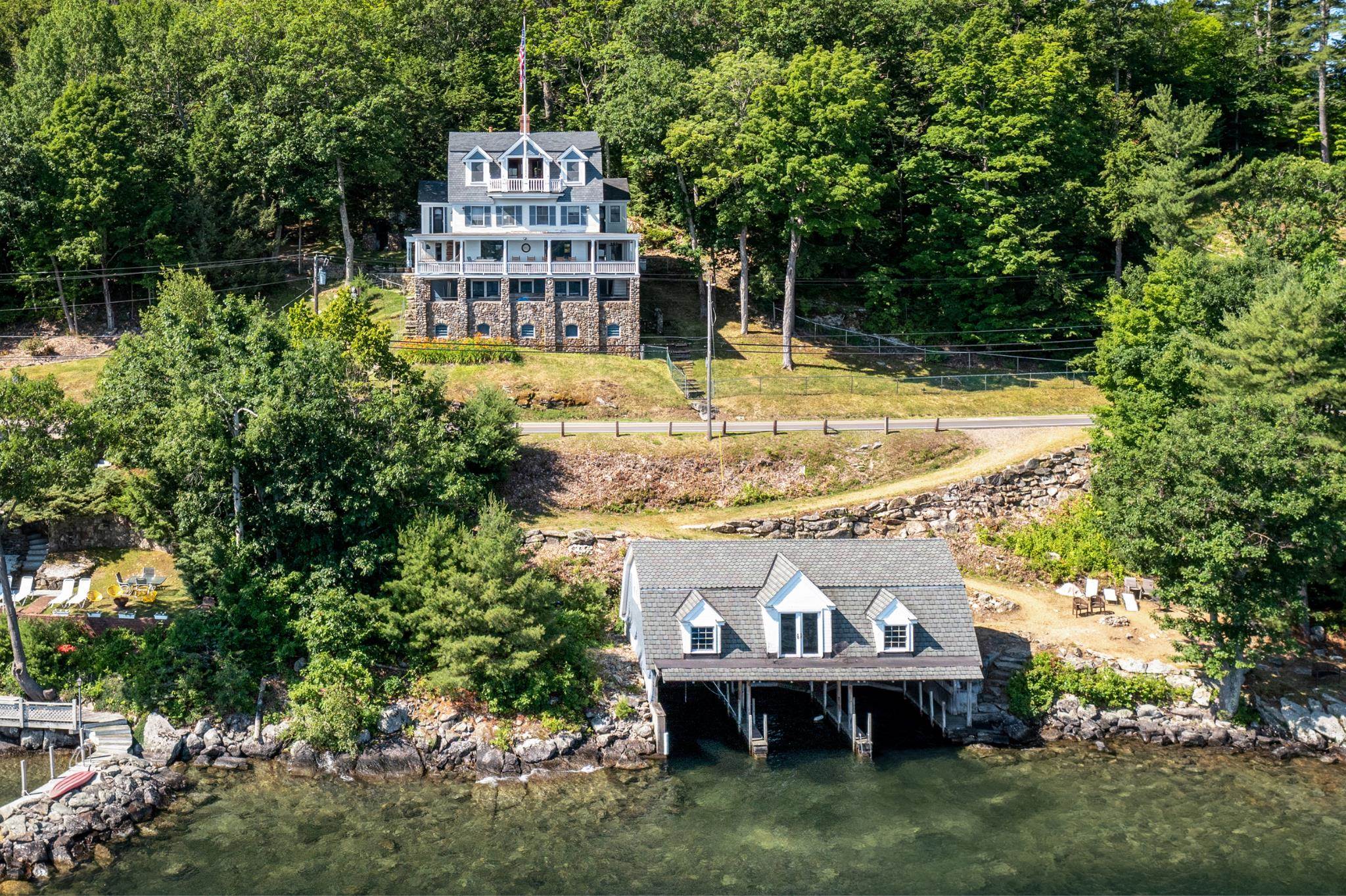 GILFORD NH Lake House for sale $$3,700,000 | $958 per sq.ft.