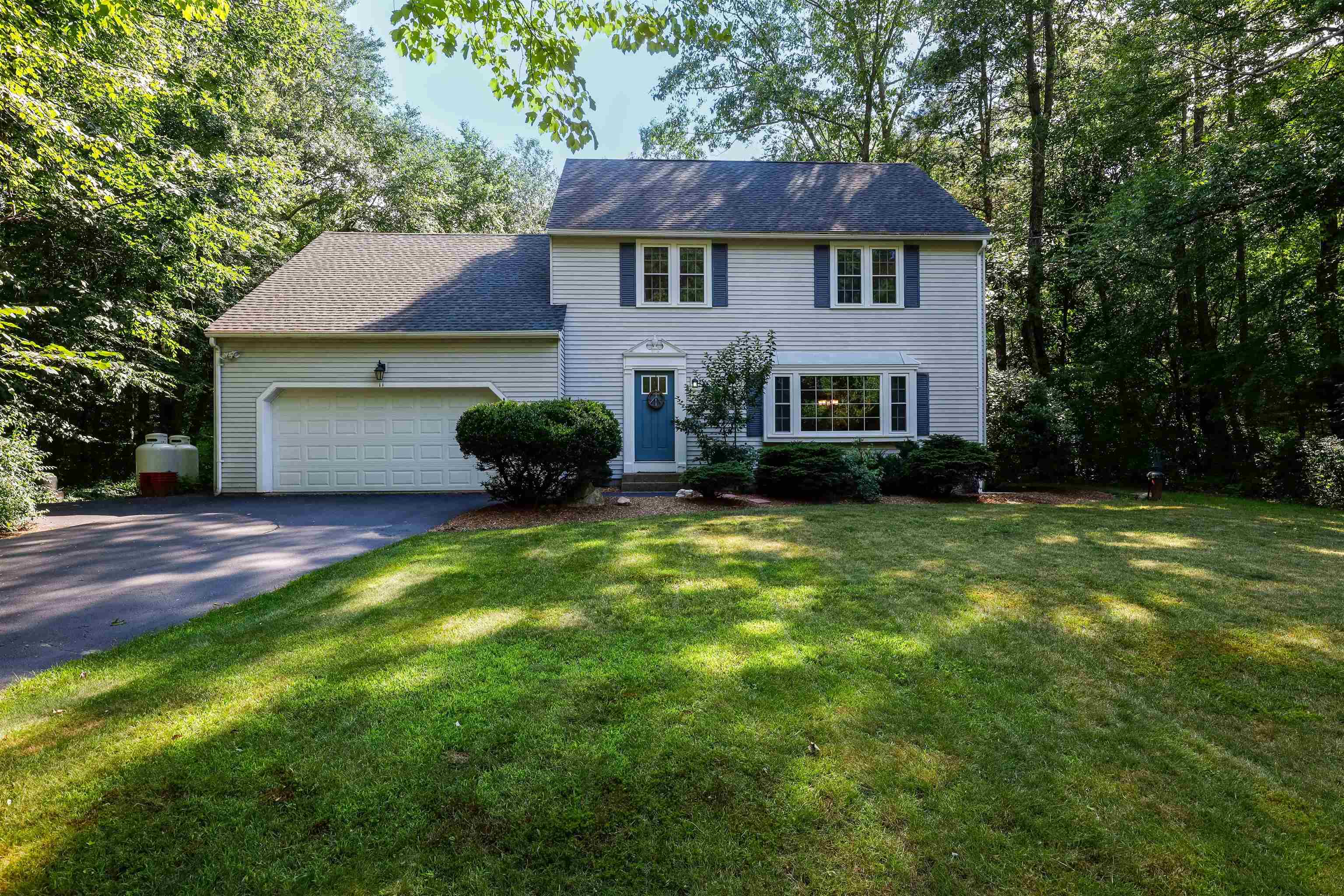 11 King Henry Drive, Londonderry, NH 03053