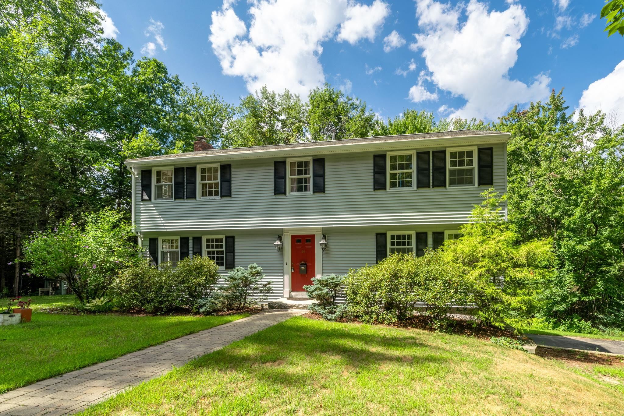 44 Old Manchester Road, Amherst, NH 03031
