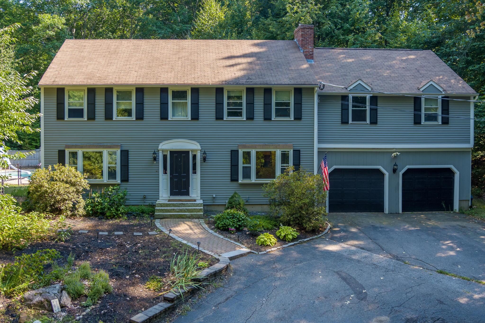 25 Camelot Drive Bedford, NH Photo