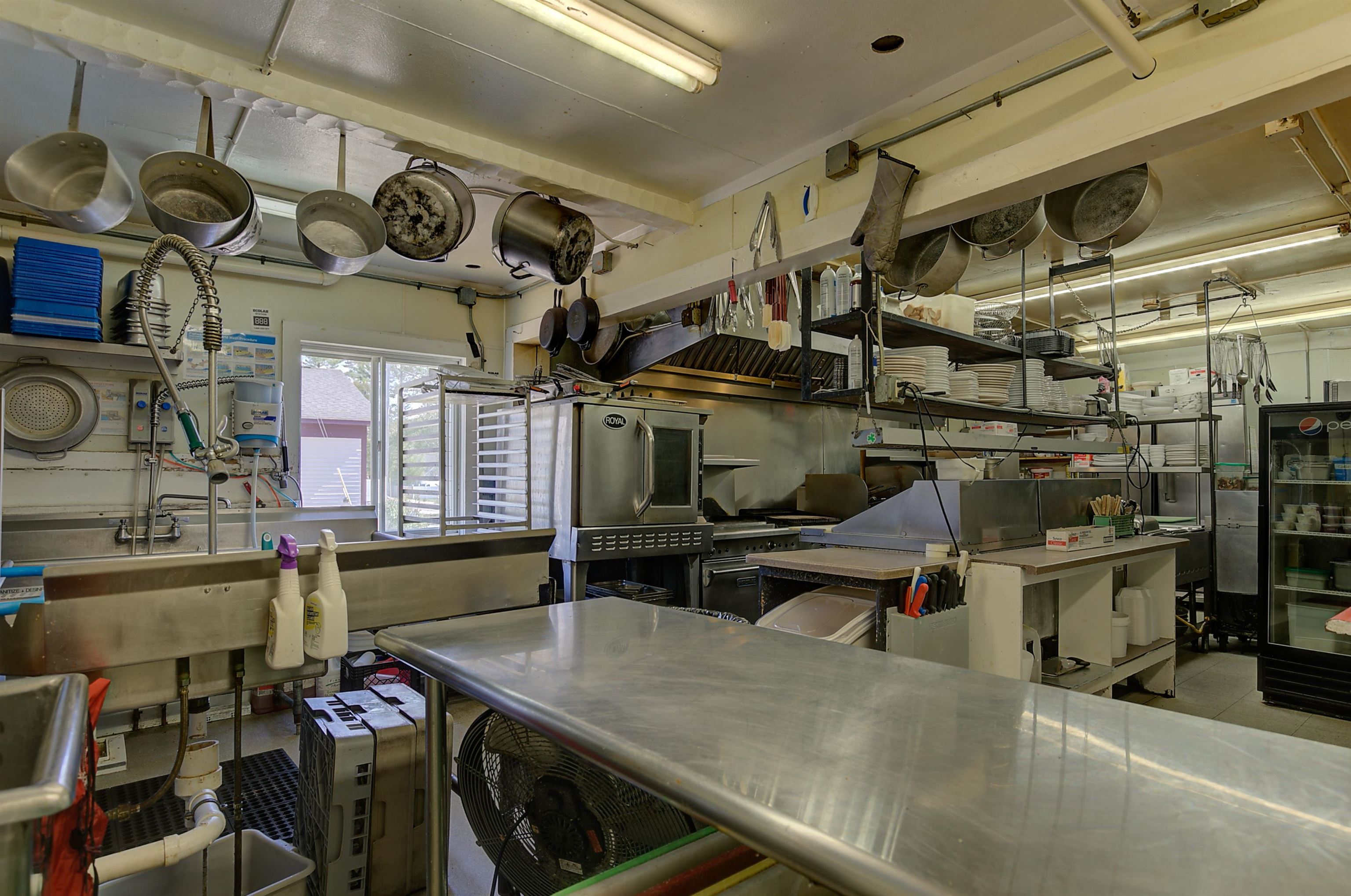 29. Commercial Kitchen (4)