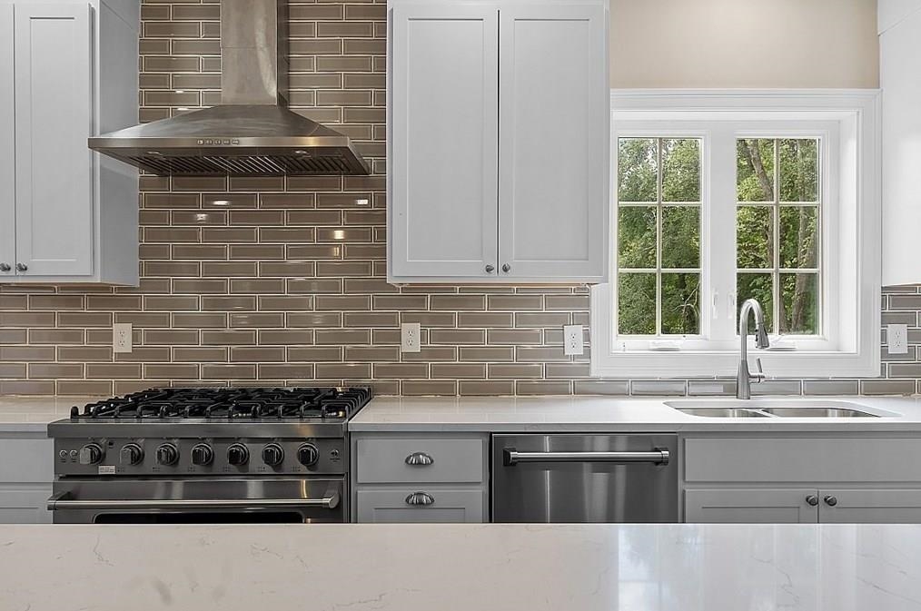 16 Sprague Mill Road, Bedford NH 03110 MLS 4939296 929,000