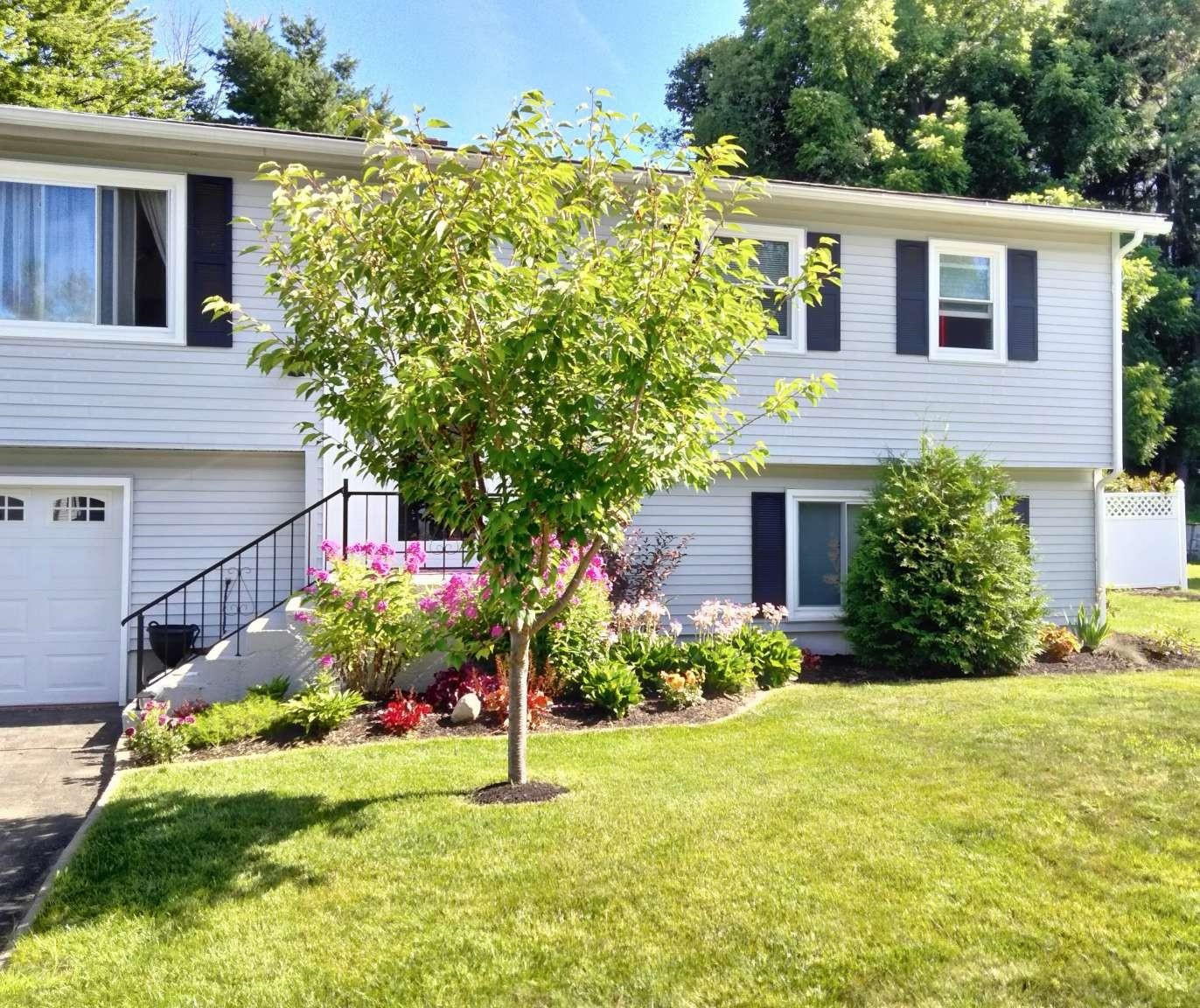 16 Bullard Drive, Hooksett, NH 03106