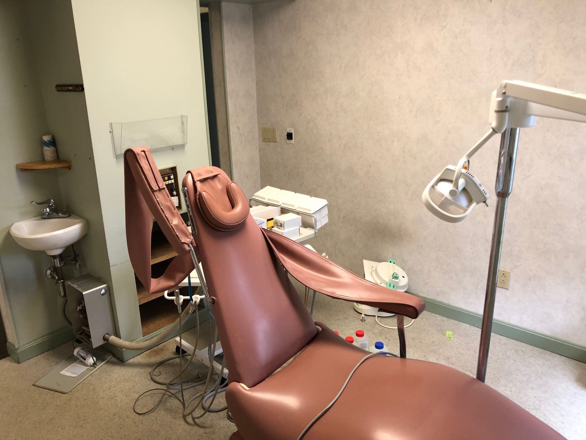 Dental operating chair: asking $2,000 with support pieces