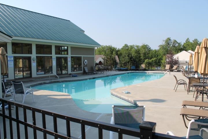 Rec center Outdoor pool