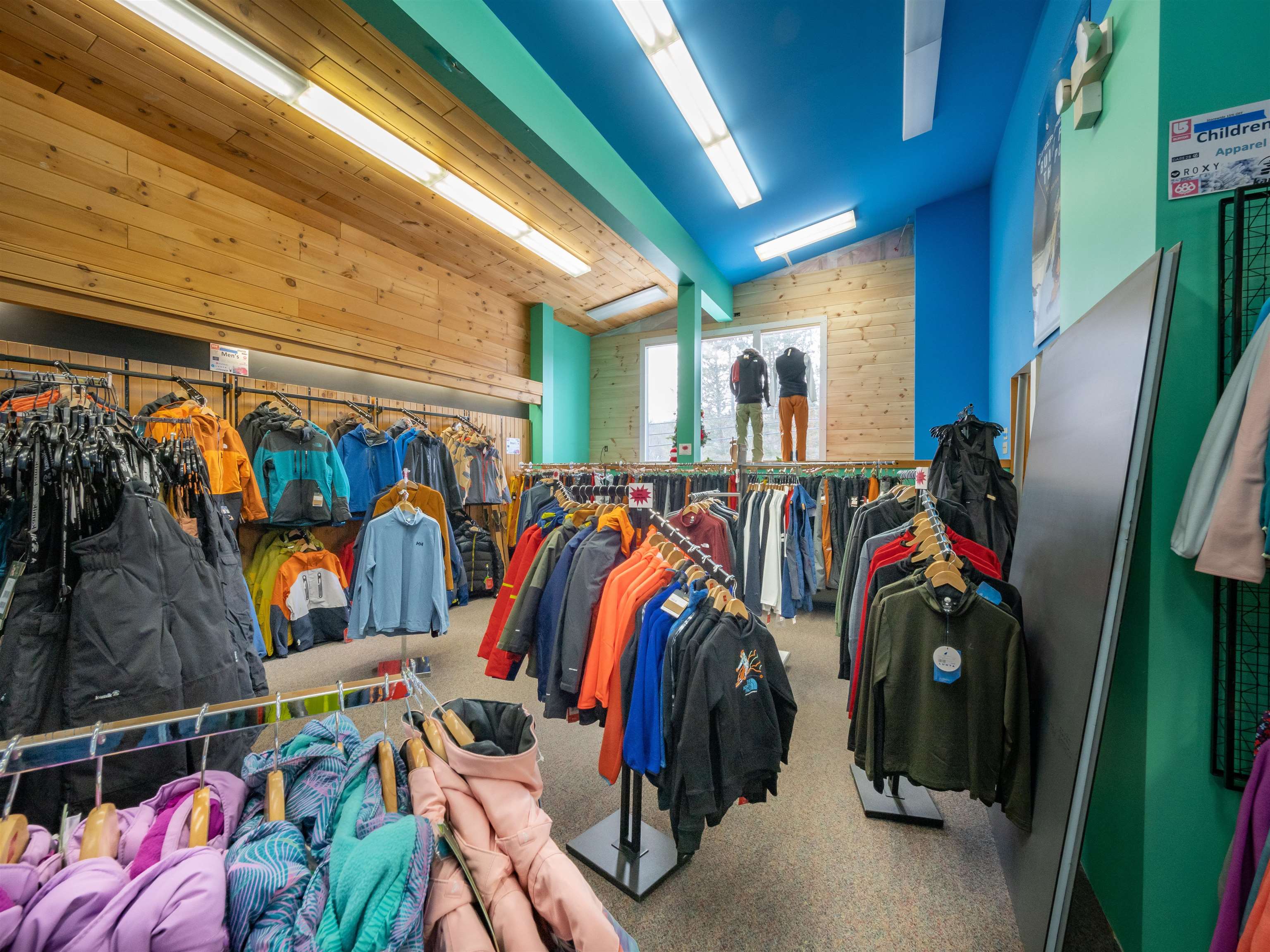 FREESTANDING AND WALL DISPLAYS OF JACKETS