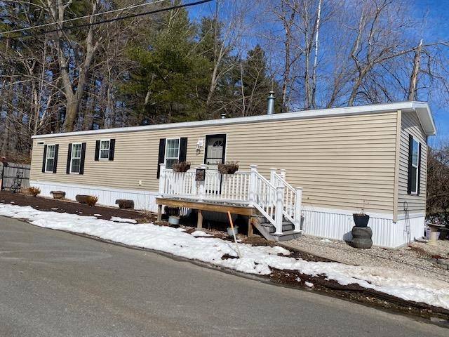8 Barksdale Avenue Londonderry, NH Photo