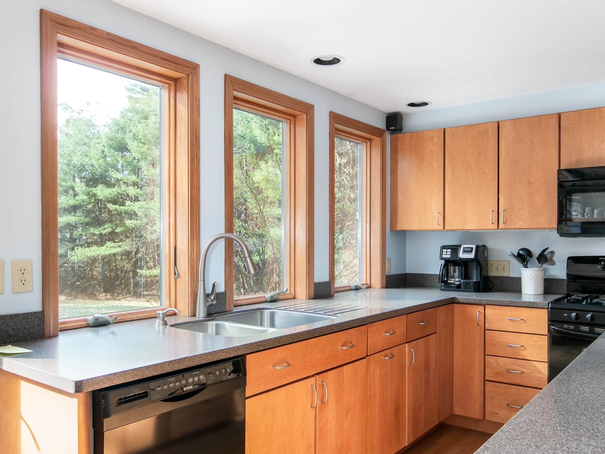 8 WALLACE BROOK ROAD, Brookline, NH 03033 PrimeMLS