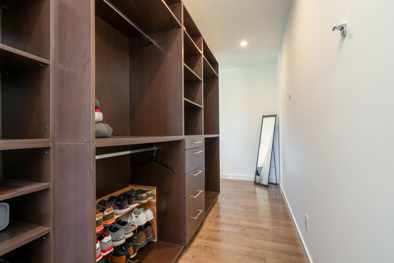 Walk-thru Custom Closet