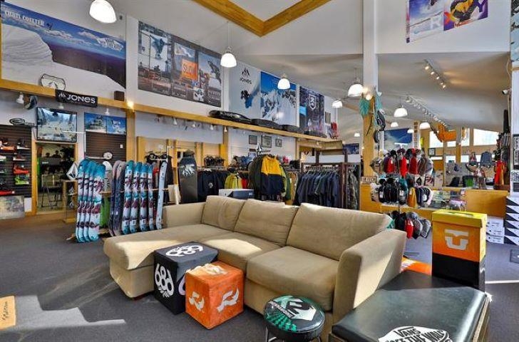 STE Snowboard Lounge