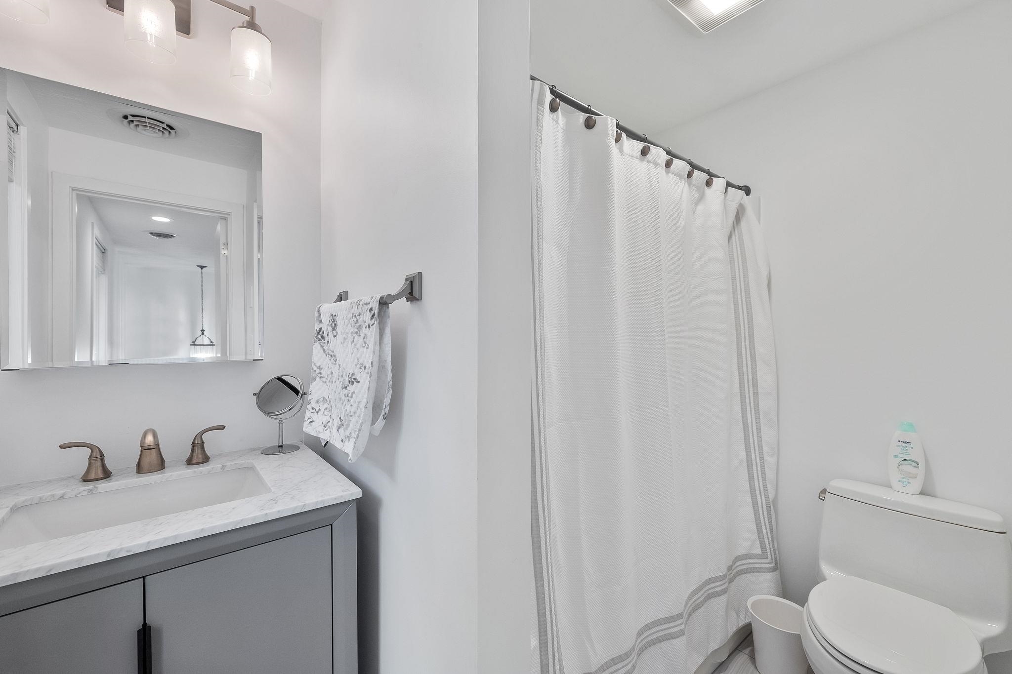 Remodeled Full Bath / 2nd level
