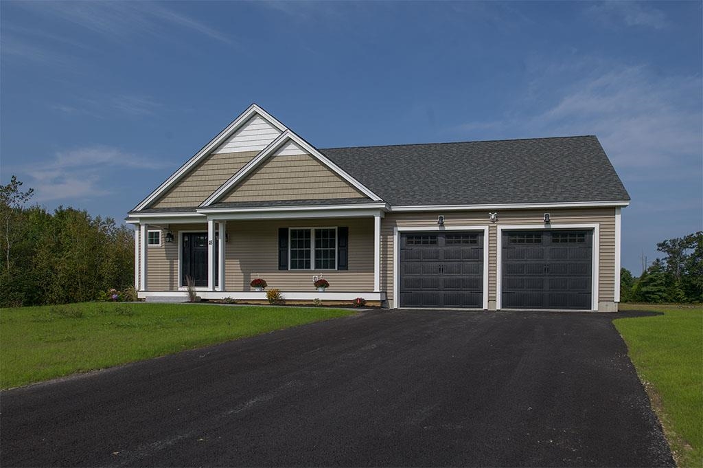 18 Diane Lane, Sandown, NH 03873