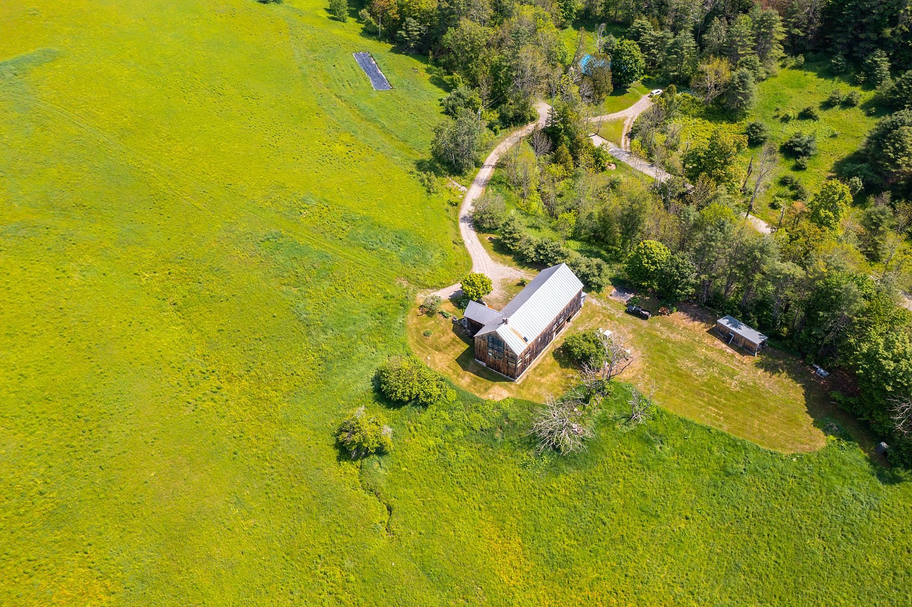 For Sale 131 Whitney Hill Road, Tunbridge, VT 05077 1 Bed / 1 Full