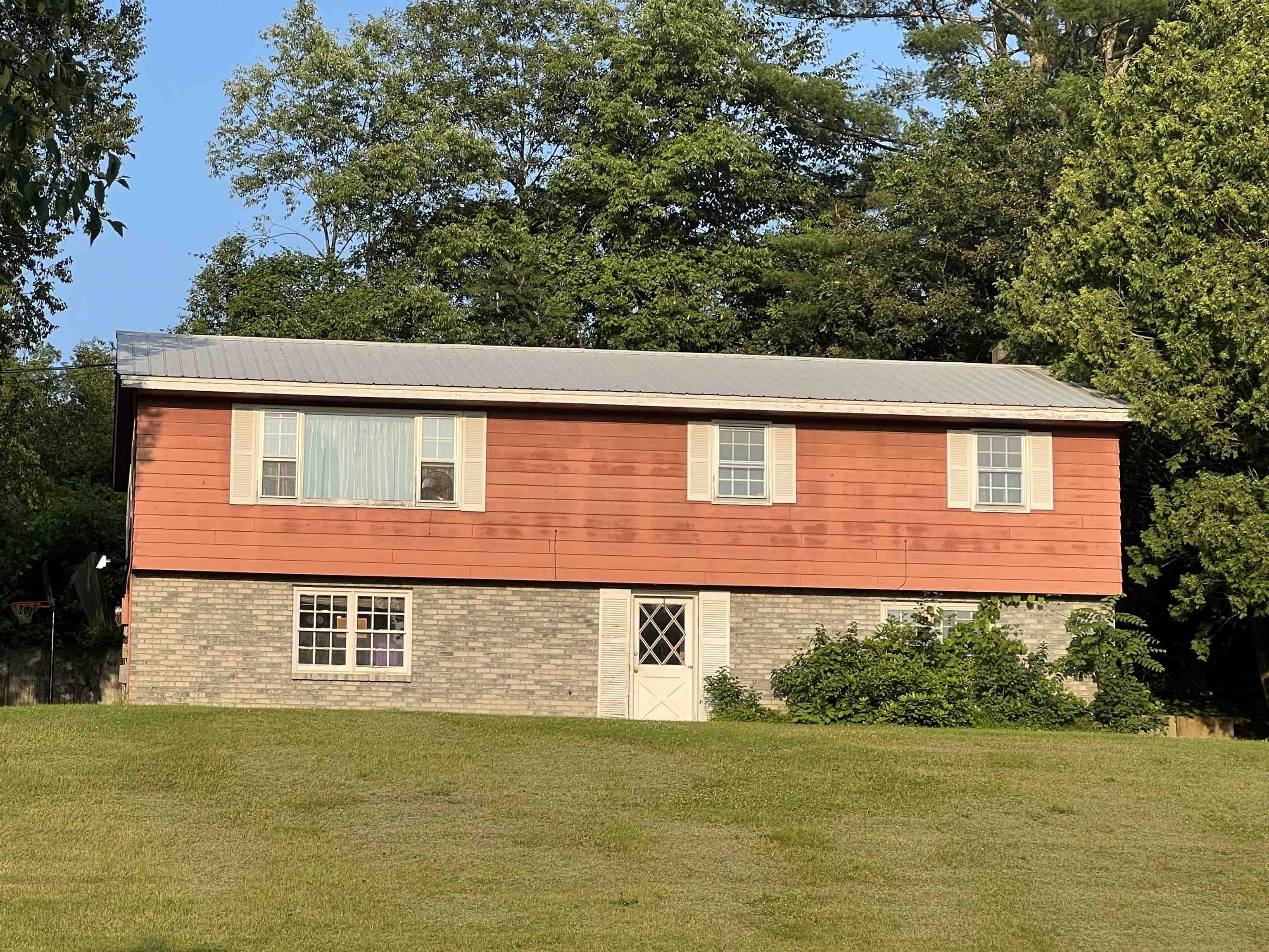 Charlestown New Hampshire Homes between 0 and 30000000 dollars page 1