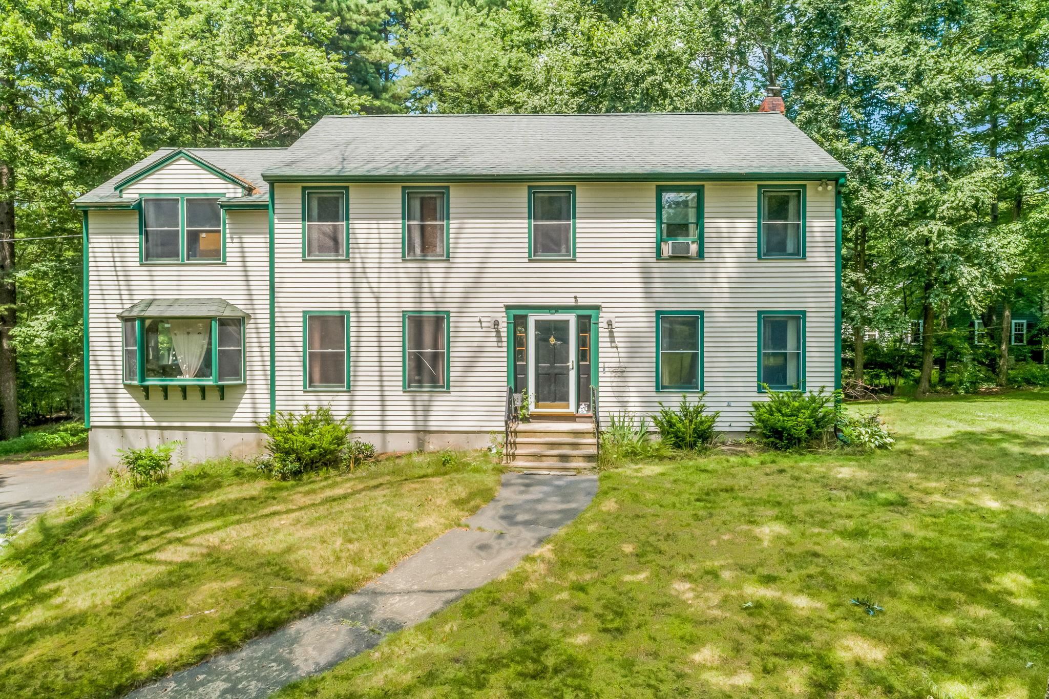 8 Meadowbrook Road Derry, NH Photo