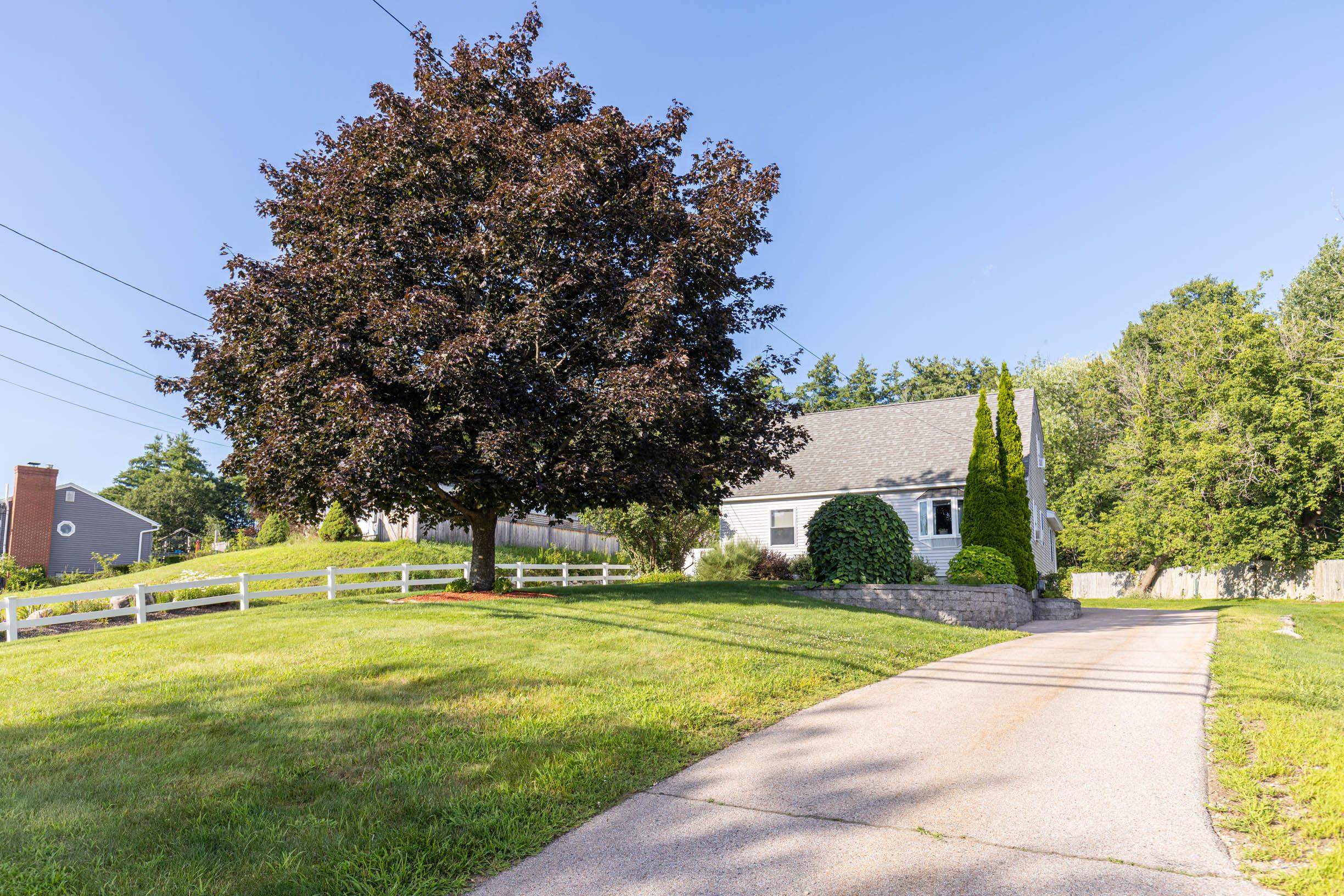 Photo of 949 Mammoth Road Manchester NH 03104
