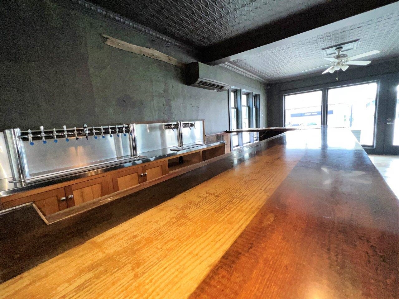 Full bar with 16 taps