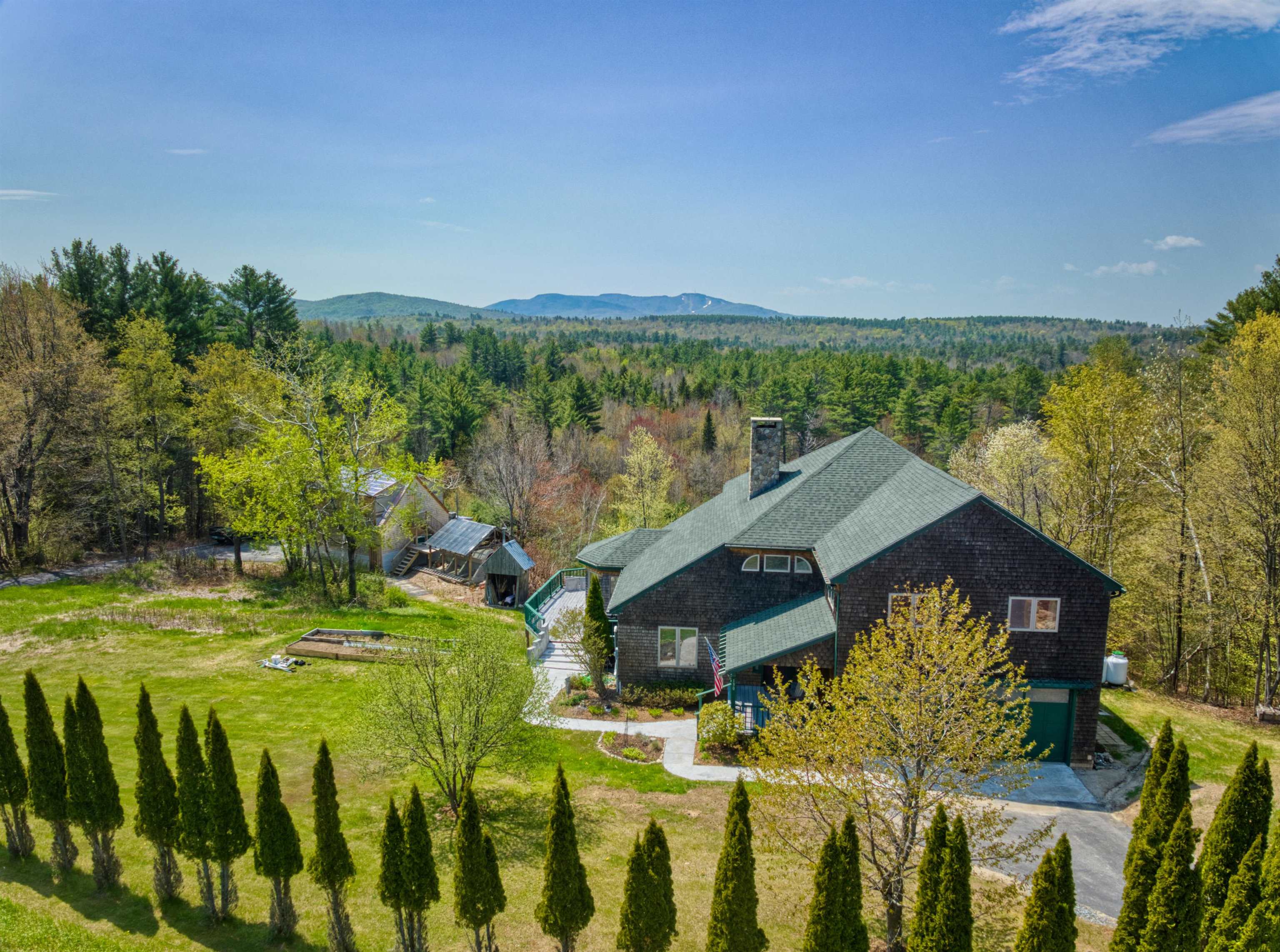 NEW LONDON NH Home for sale $$980,000 | $363 per sq.ft.