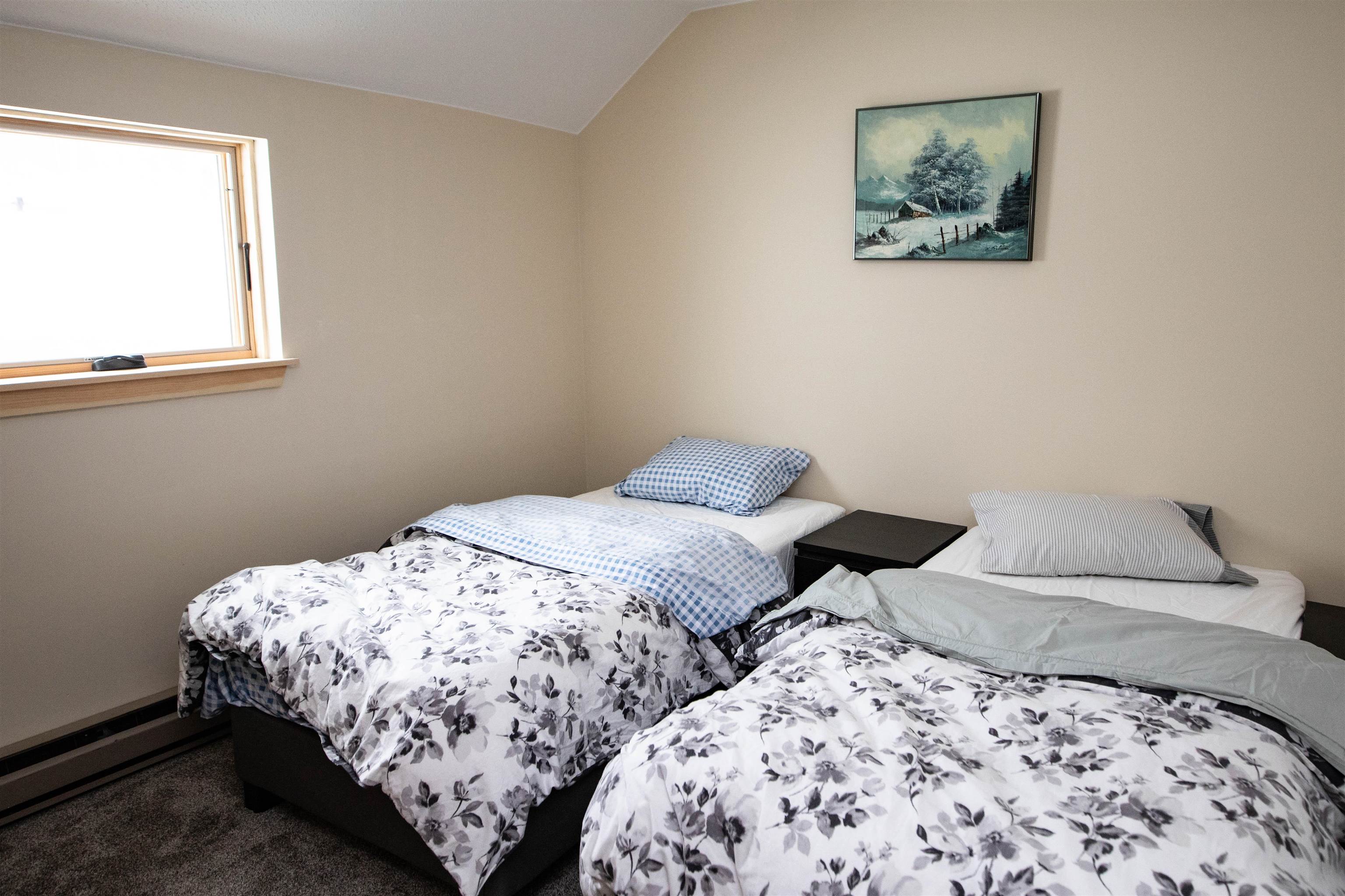 Upper Level Bedroom 21069909