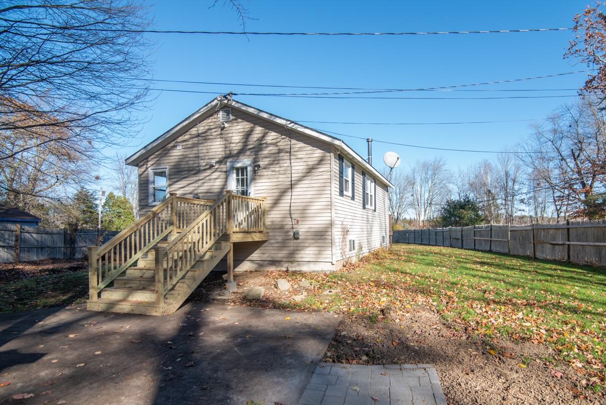 Photo of 14 Babscott Lane Kingston NH 03848