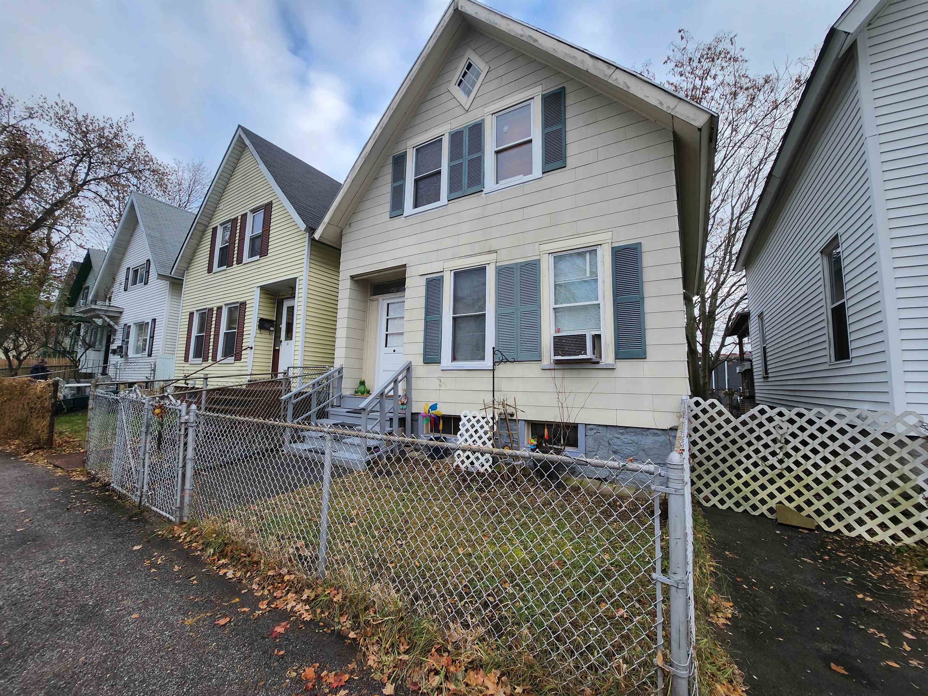 MANCHESTER NH Home for sale $$289,900 | $332 per sq.ft.