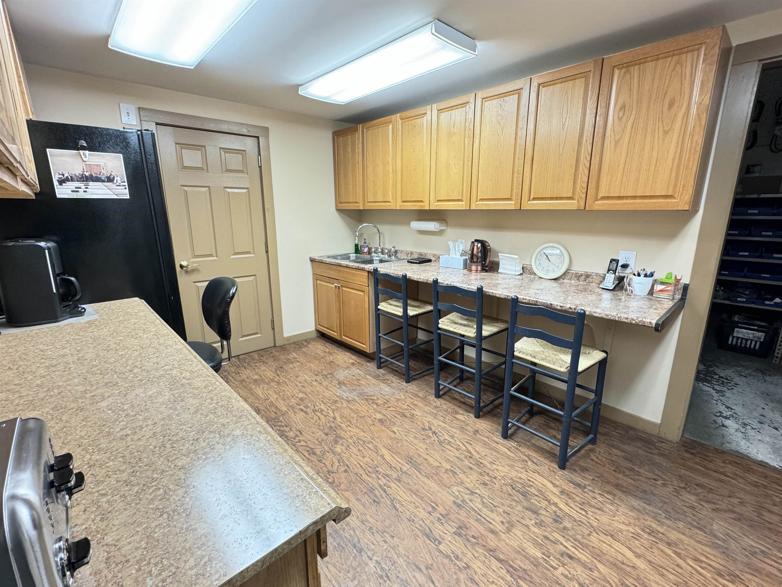 kitchenette/lunch room area