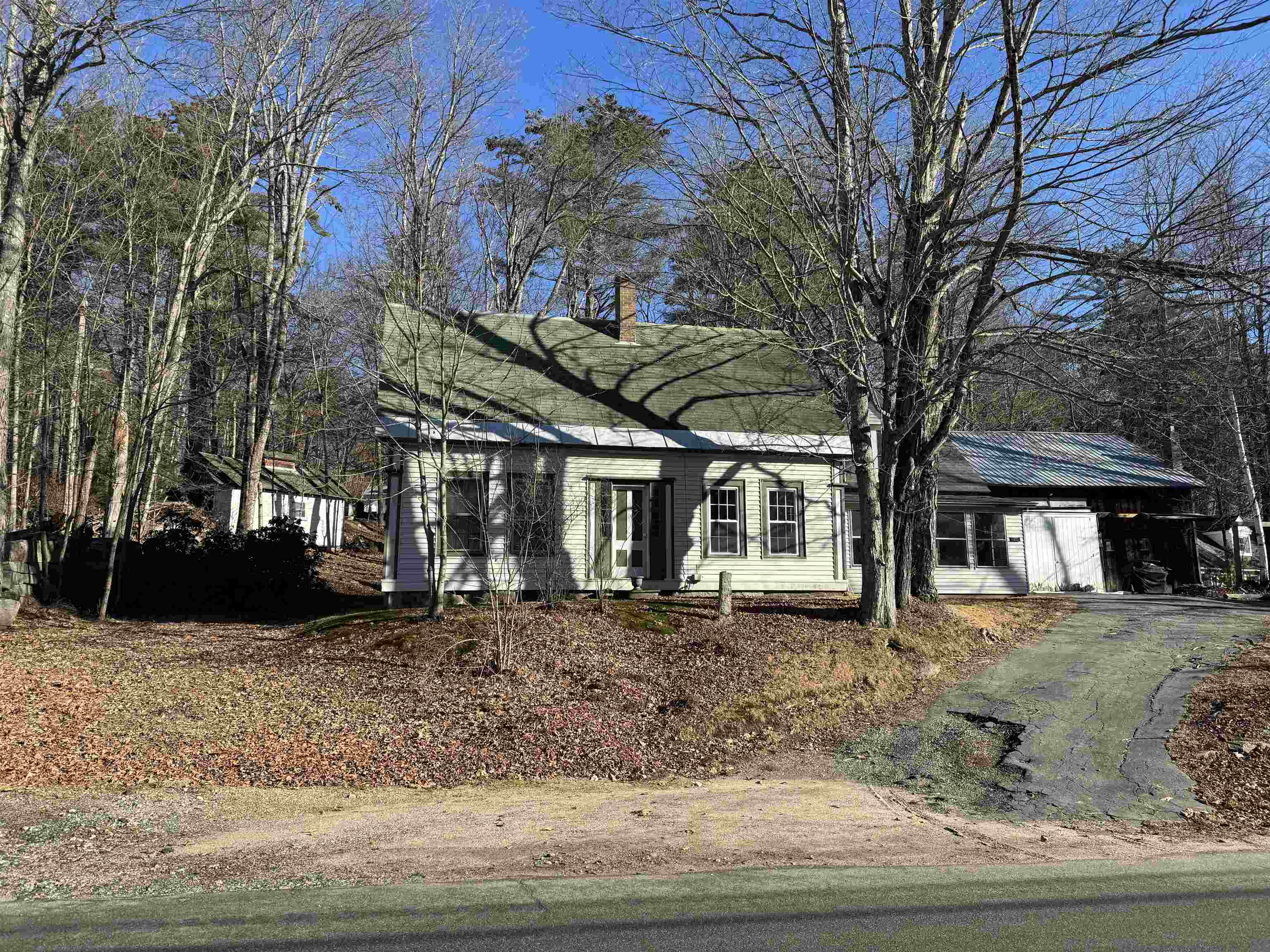 1.5 Story Single Family Home in Sunapee NH