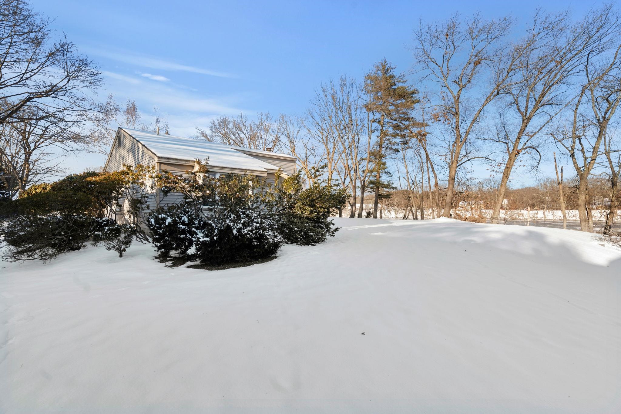 33 Walden Pond Drive , Nashua, NH MLS 4982647 Verani Realty