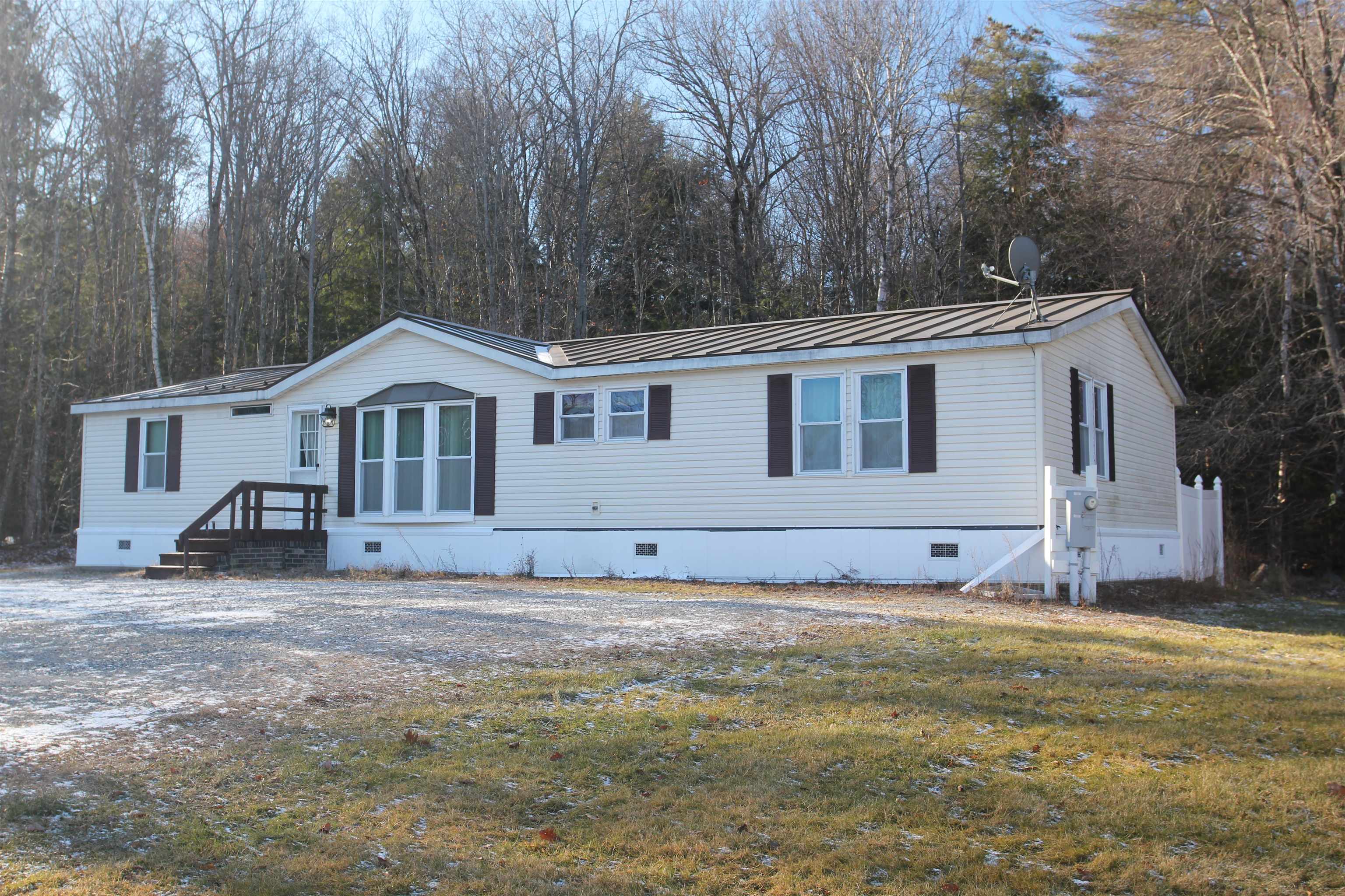 NEWPORT NH Mobile-Manufacured-Home for sale $$295,000 | $182 per sq.ft.