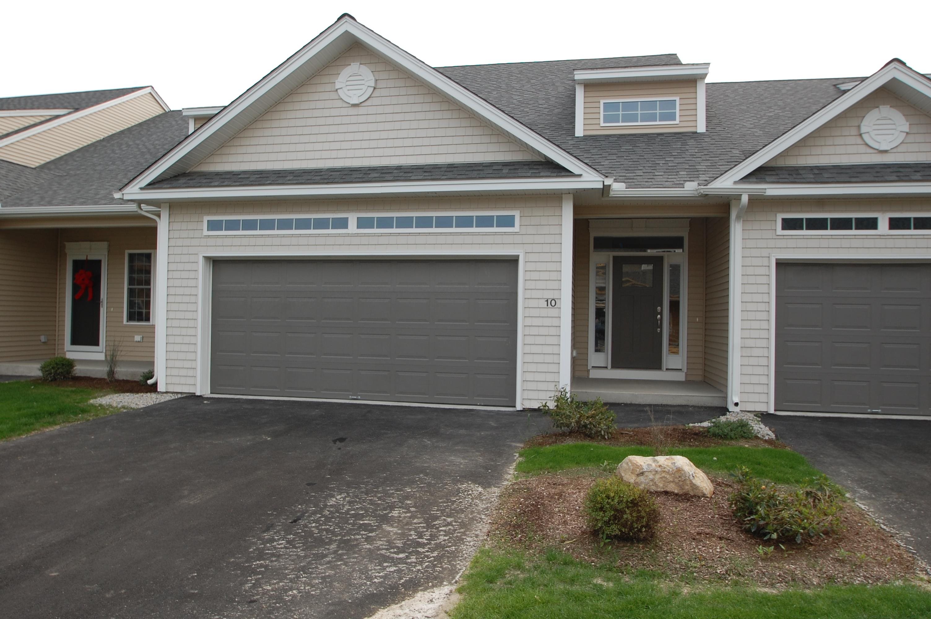 Photo of 10 Chesterfield Lane Londonderry NH 03053