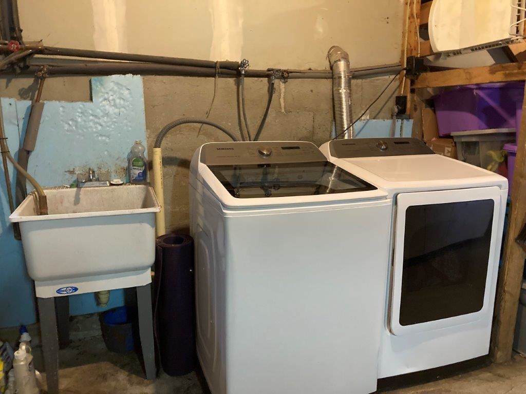 Washer/Dryer Included