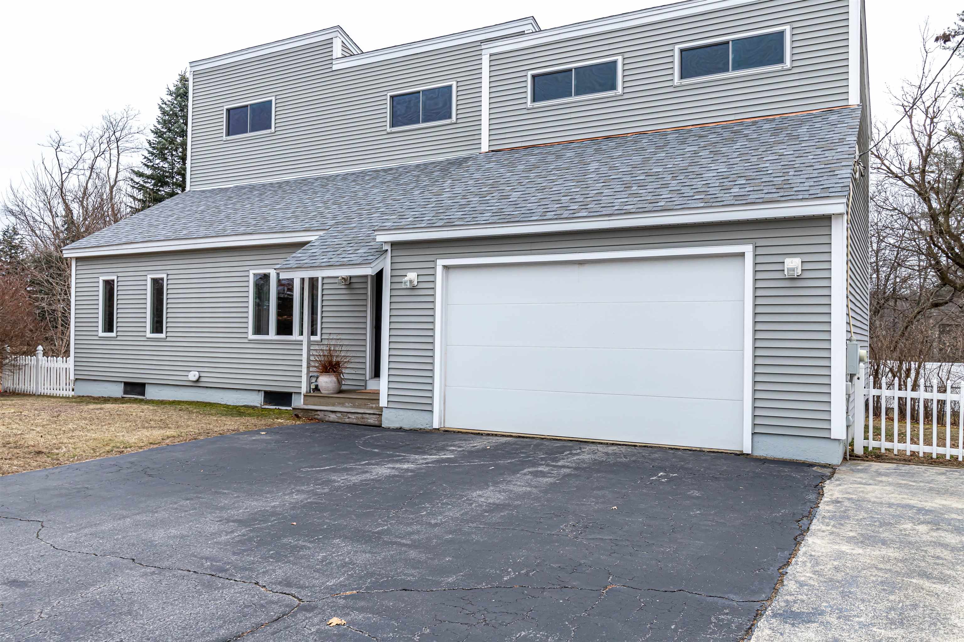 MANCHESTER NH Home for sale $$464,900 | $214 per sq.ft.