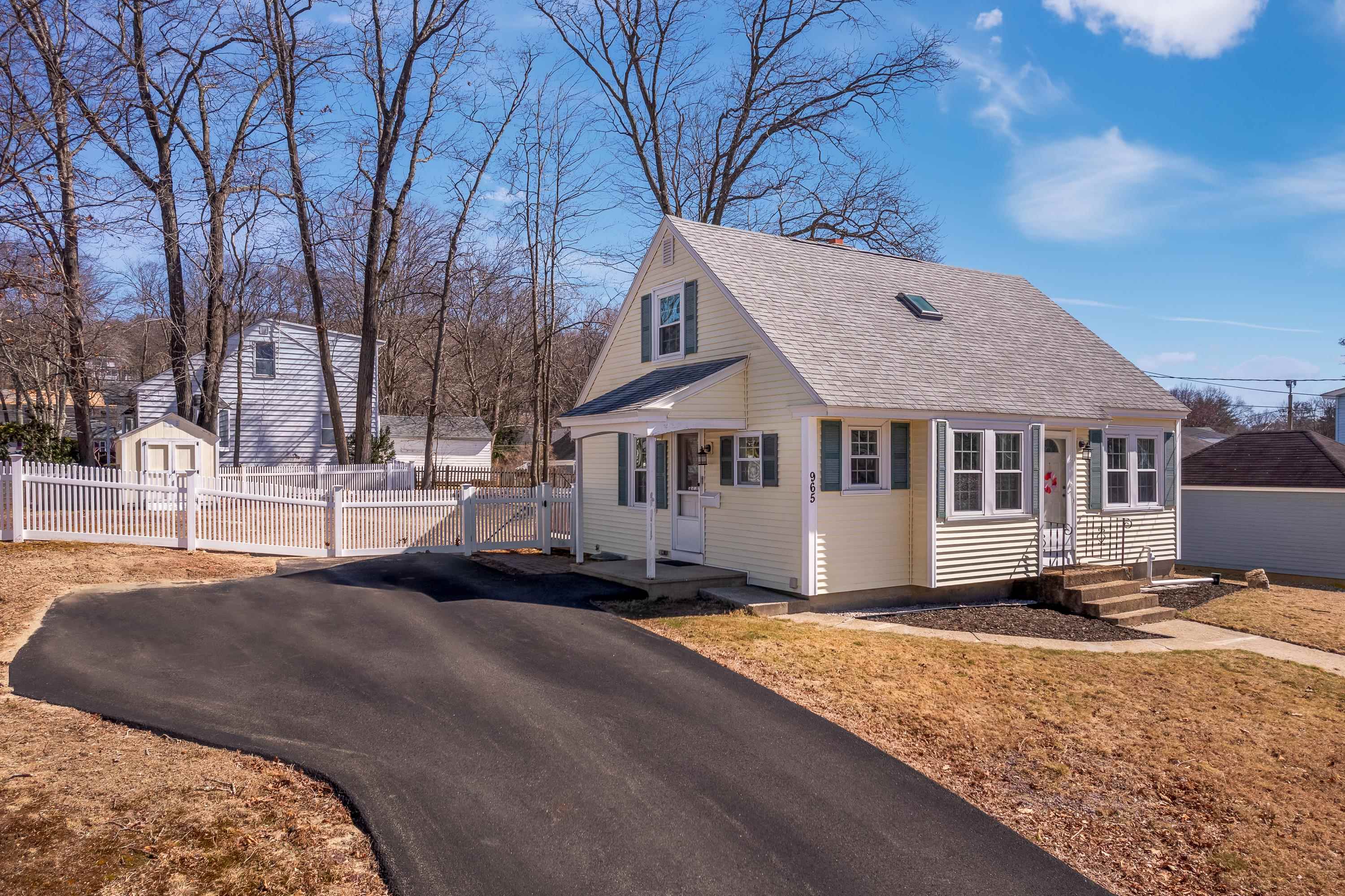 MANCHESTER NH Home for sale $$385,000 | $376 per sq.ft.