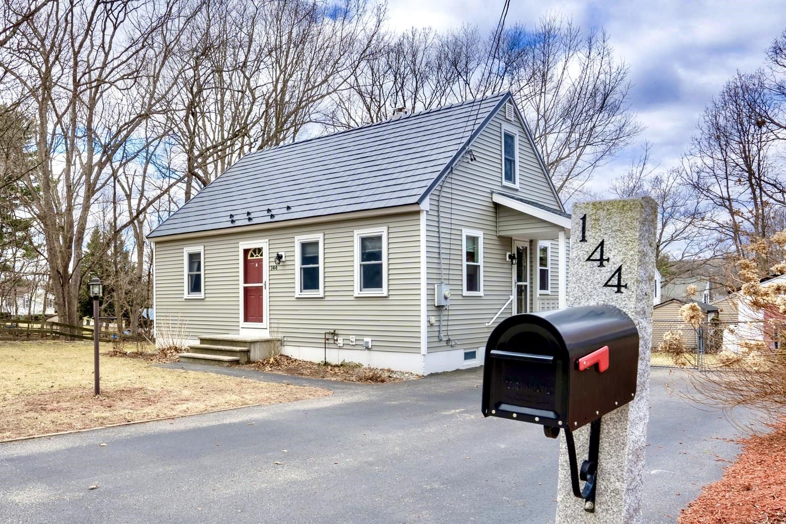 MANCHESTER NH Home for sale $$400,000 | $411 per sq.ft.