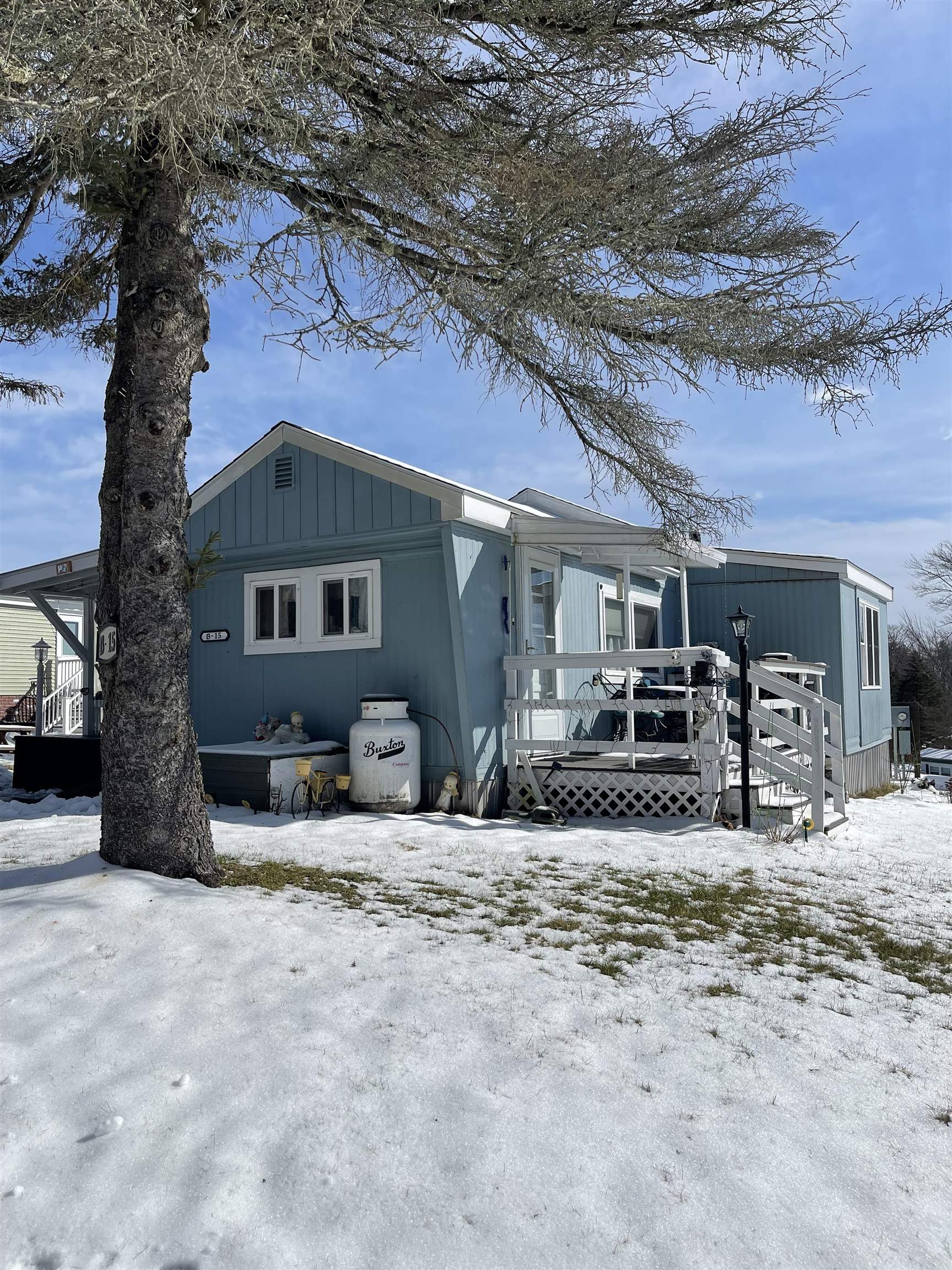 Photo of 290 Calef Highway Epping NH 03042