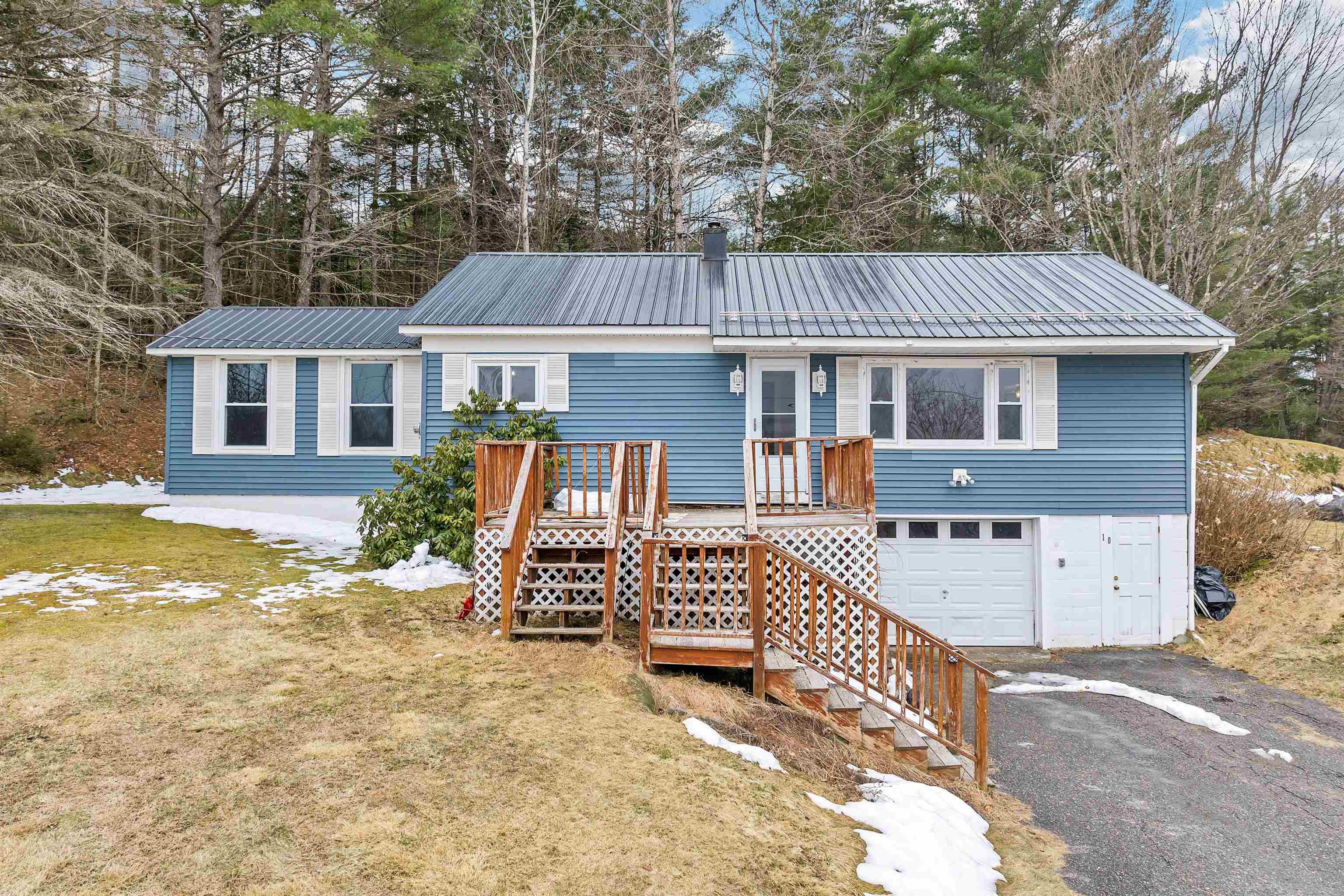 1 Story Single Family Home in Canaan NH