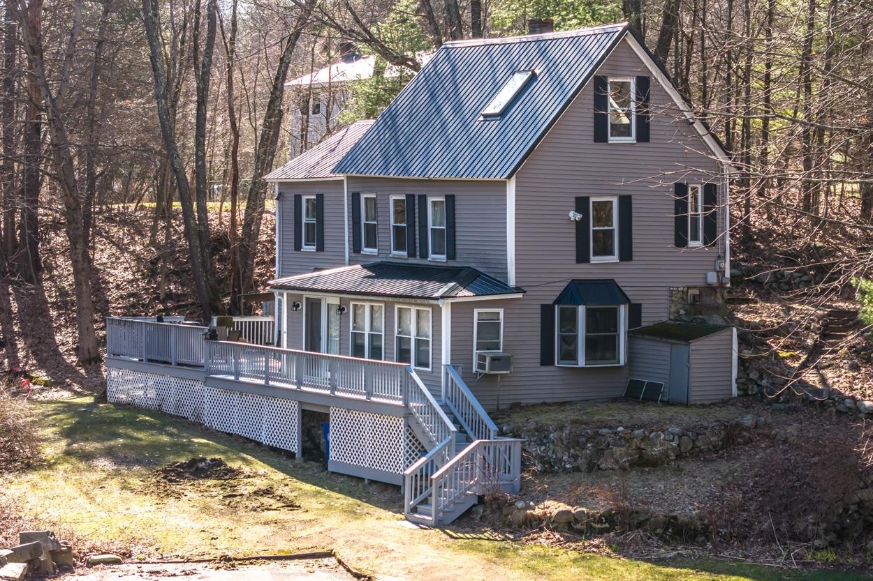 MANCHESTER NH Lake House for sale $$399,900 | $238 per sq.ft.