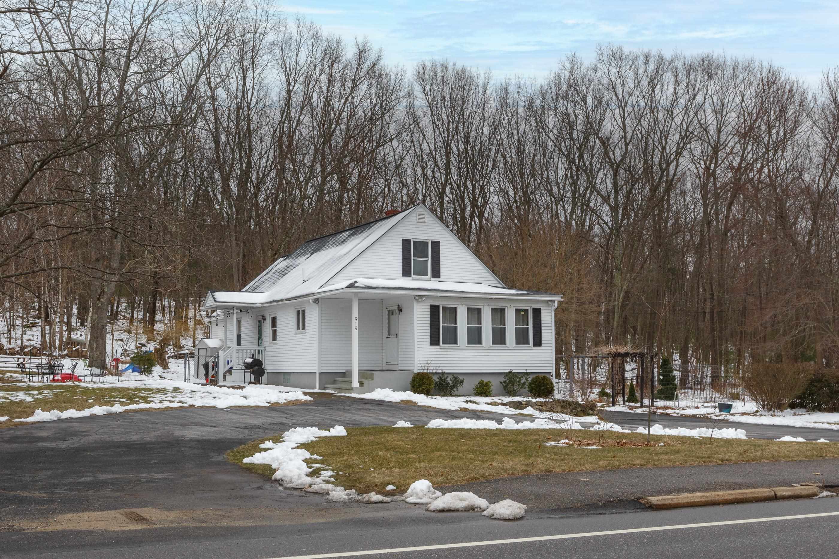 MANCHESTER NH Home for sale $$435,000 | $235 per sq.ft.