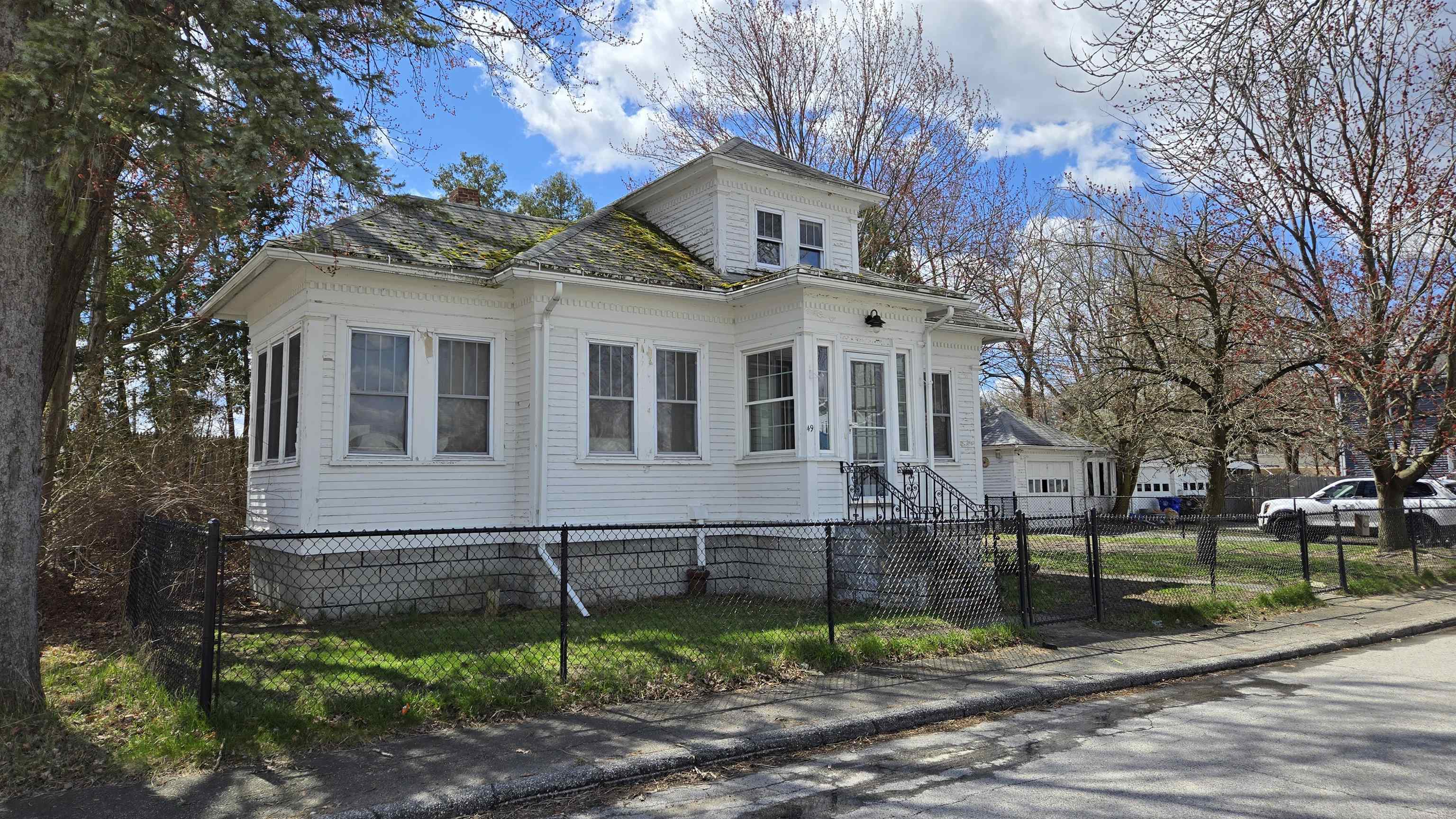 MANCHESTER NH Home for sale $$339,000 | $259 per sq.ft.