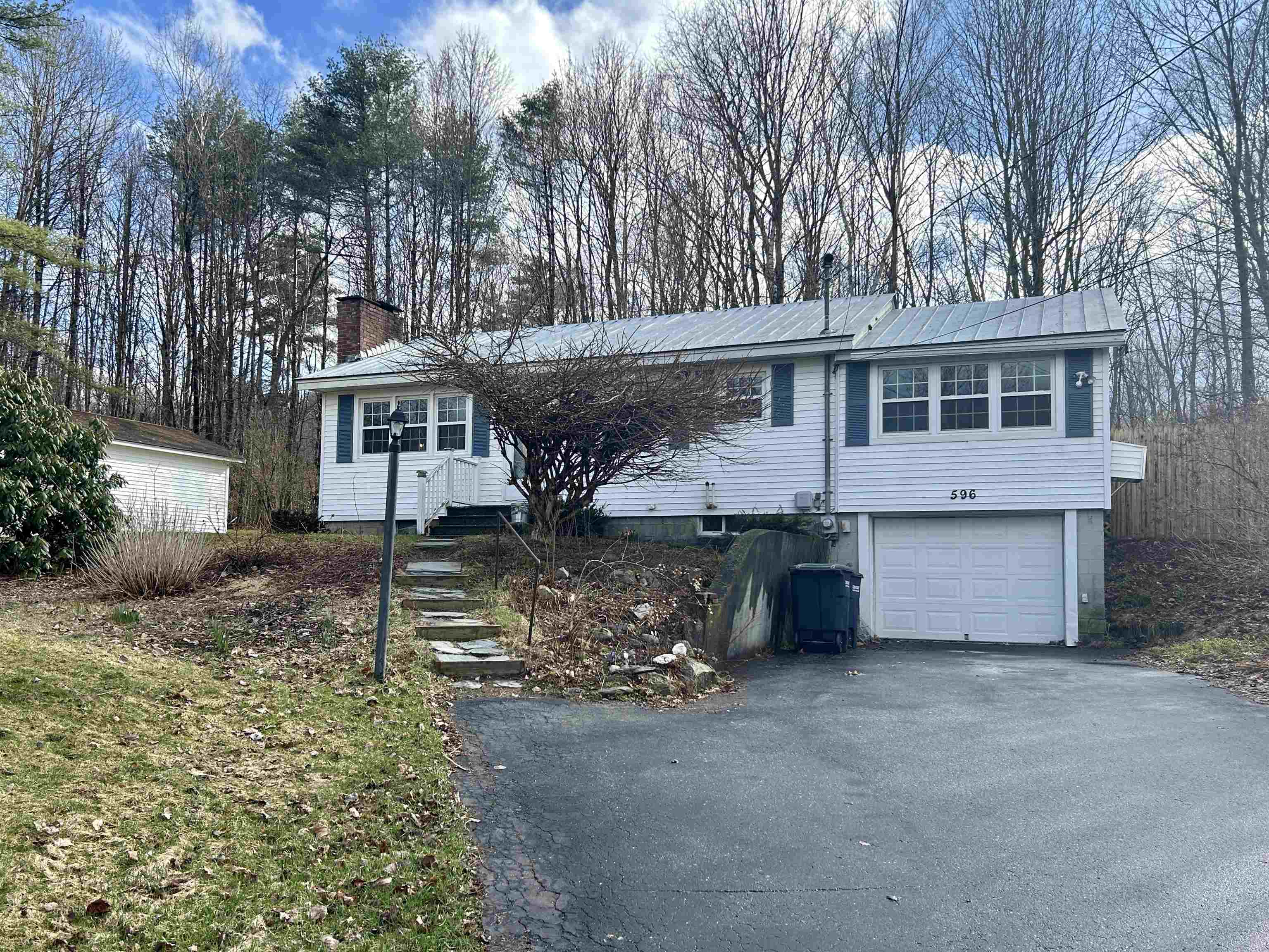 1 Story Single Family Home in Enfield NH