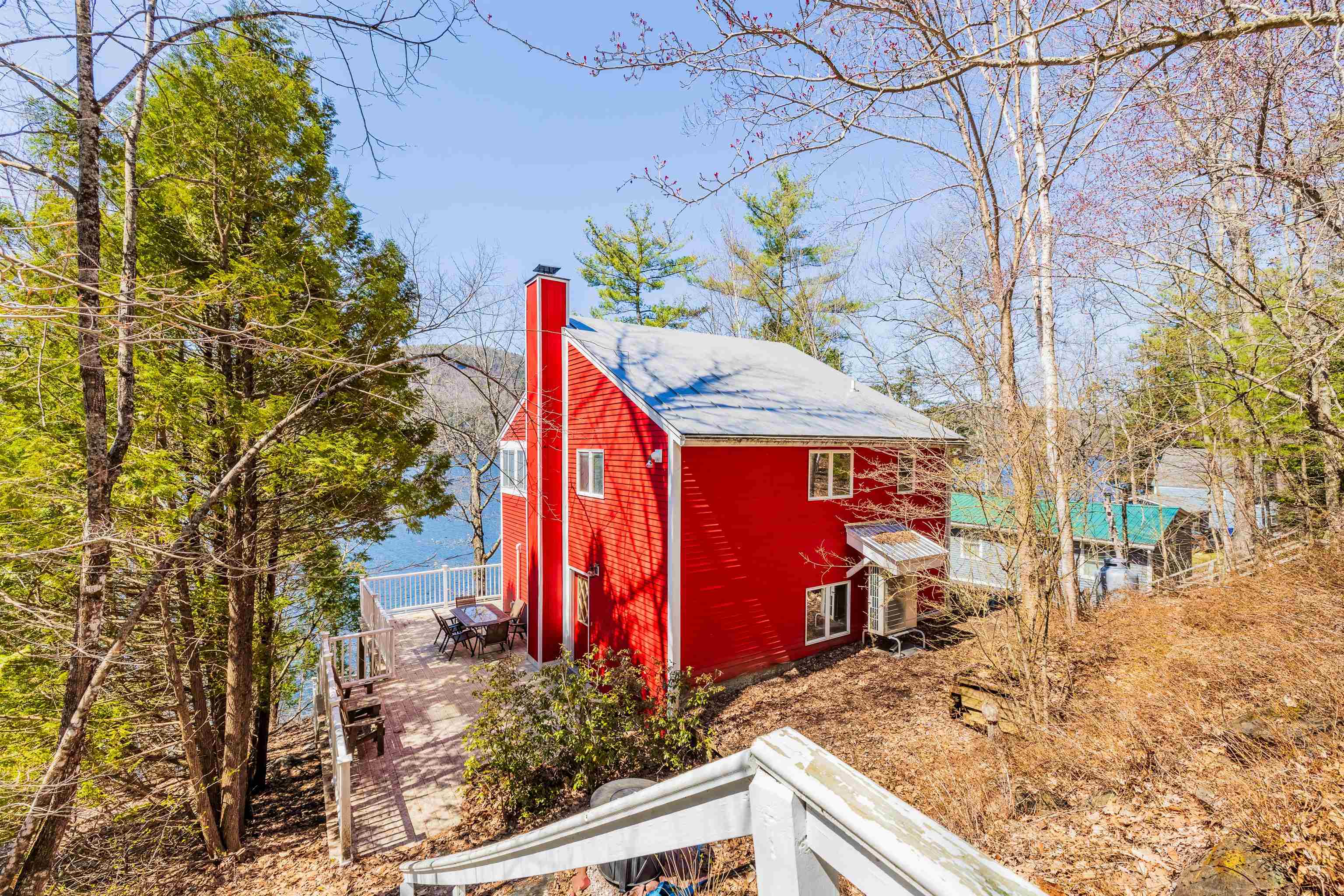 FAIRLEE VT Lake House for sale $$695,000 | $376 per sq.ft.